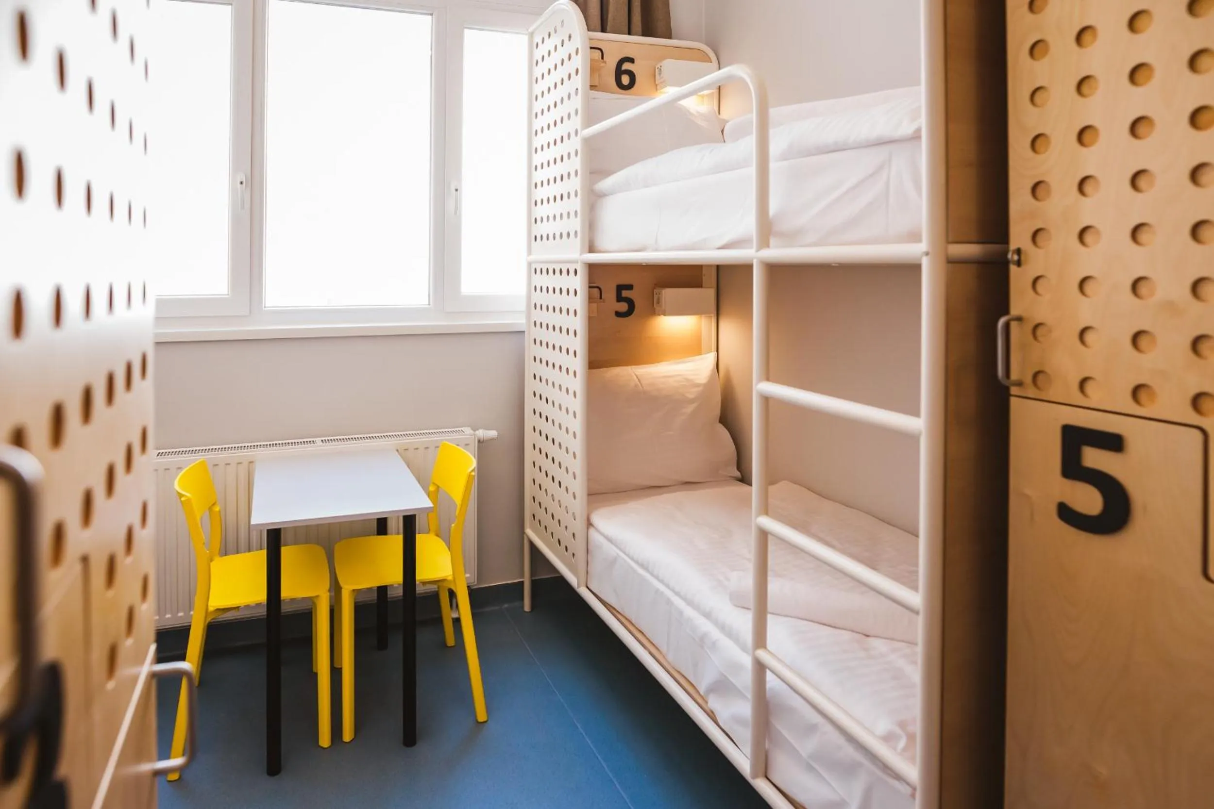 Bed in 6-Bed Mixed Dormitory Room in Maverick Athenaeum