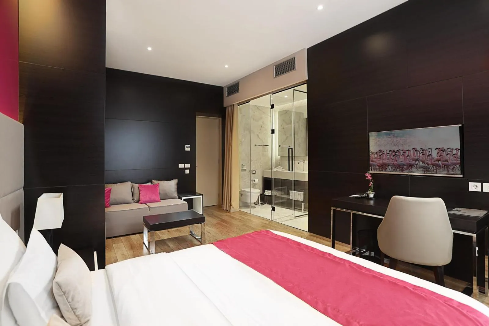 Bed in Maccani Black Luxury Suites
