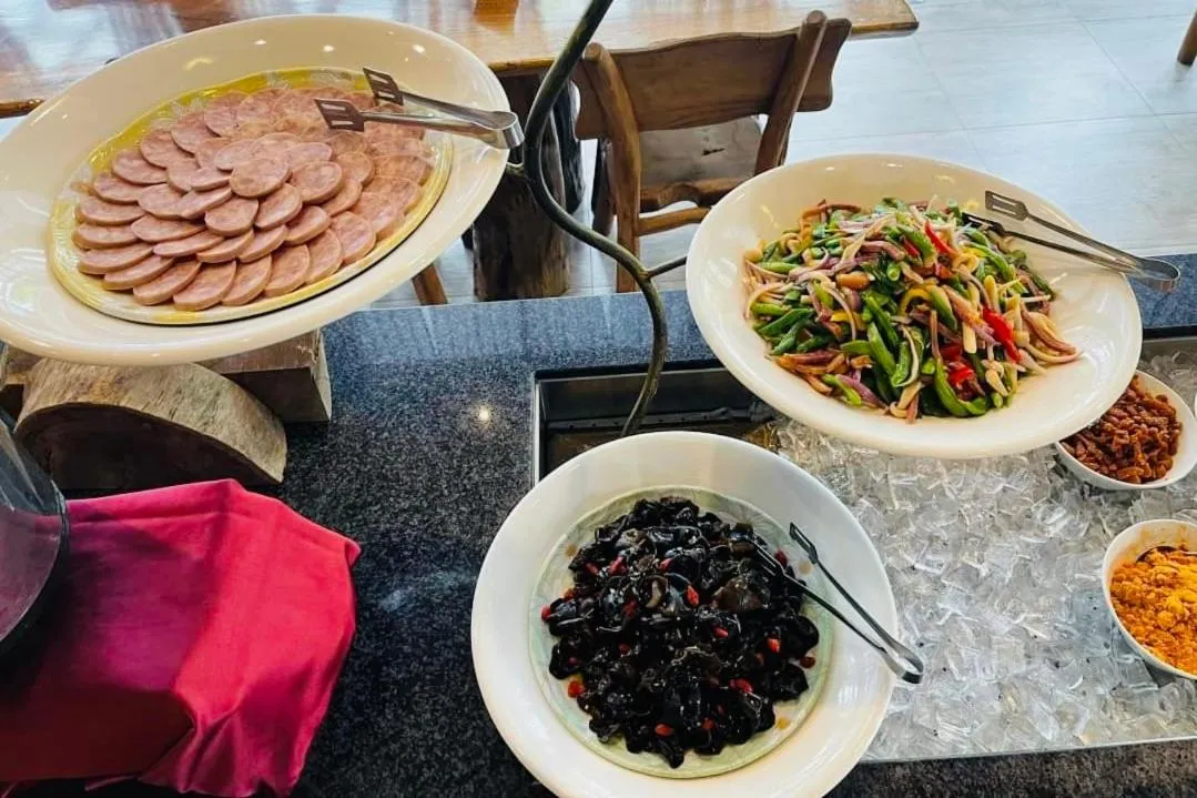 Breakfast in River Forest Leisure Farm