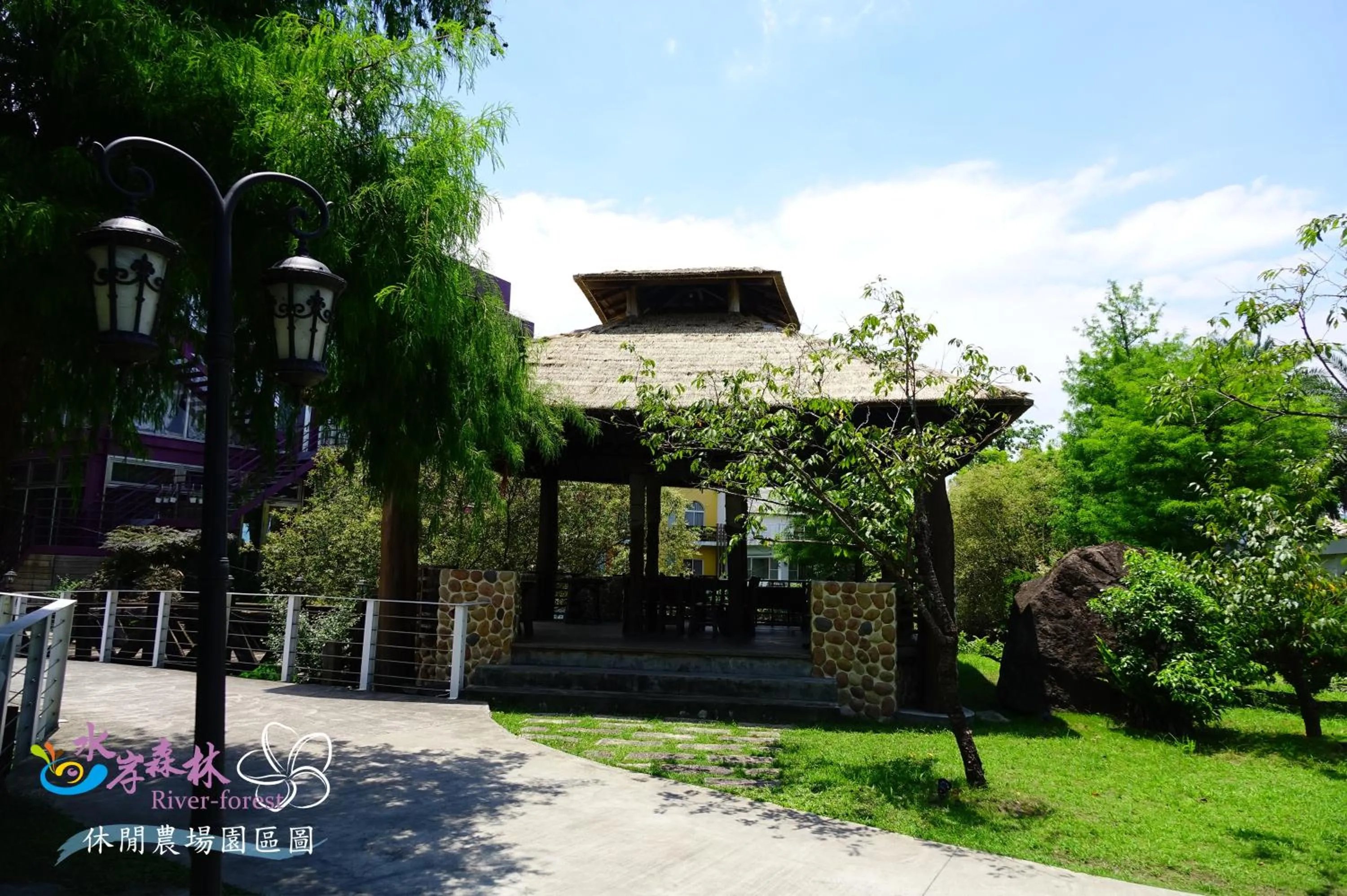 Communal lounge/ TV room in River Forest Leisure Farm