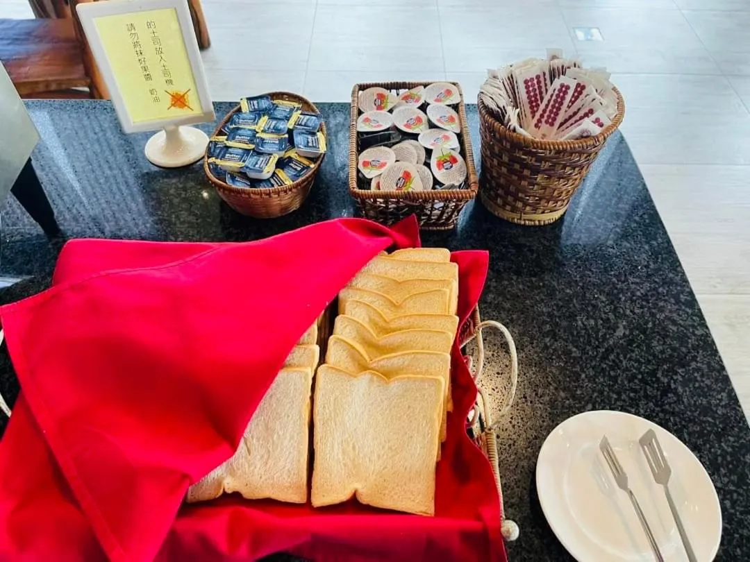 Breakfast in River Forest Leisure Farm