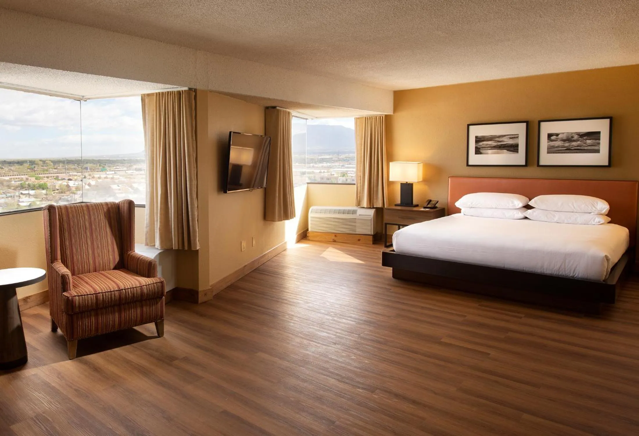 Photo of the whole room, Bed in Hotel Albuquerque At Old Town