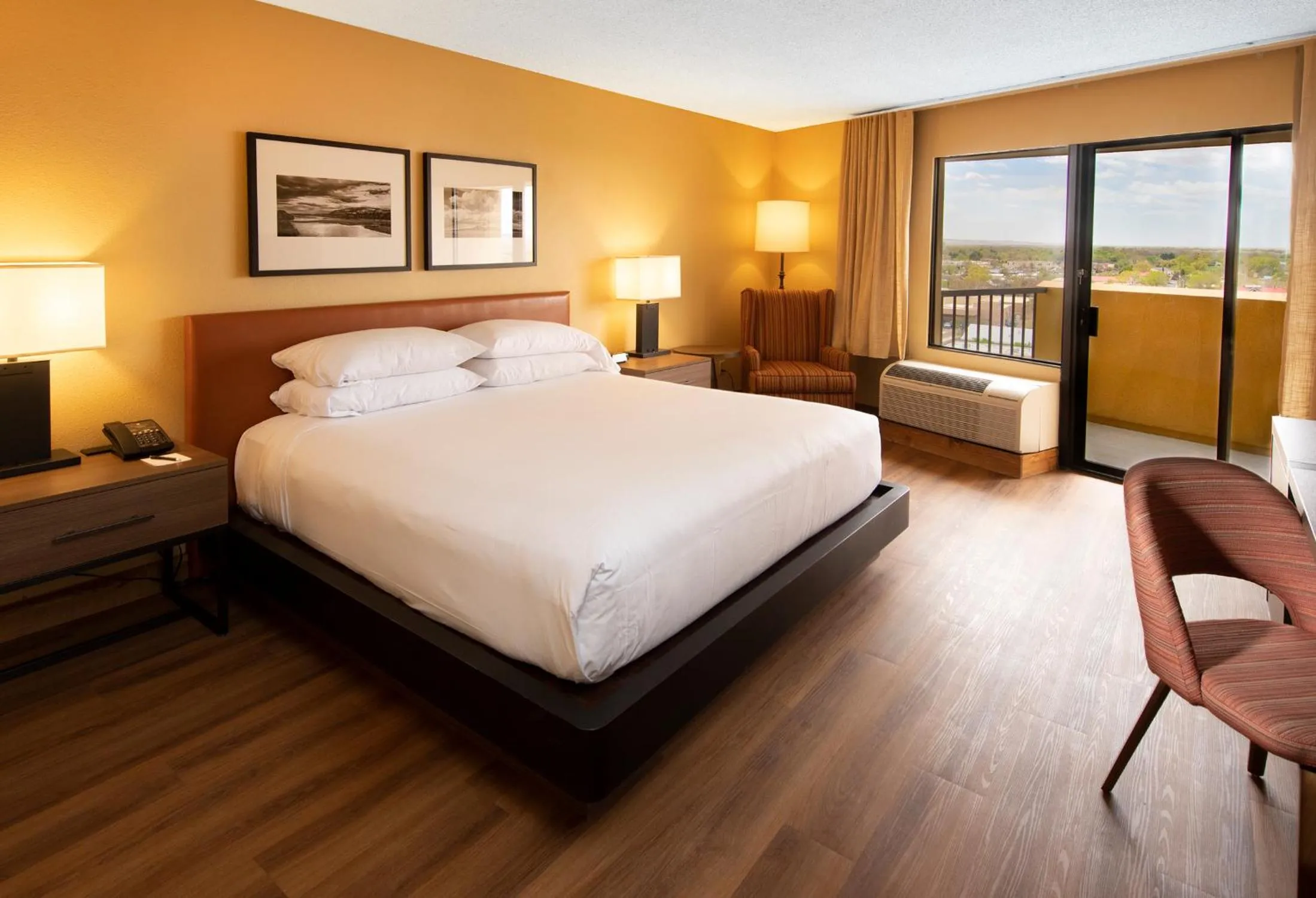 Photo of the whole room, Bed in Hotel Albuquerque At Old Town