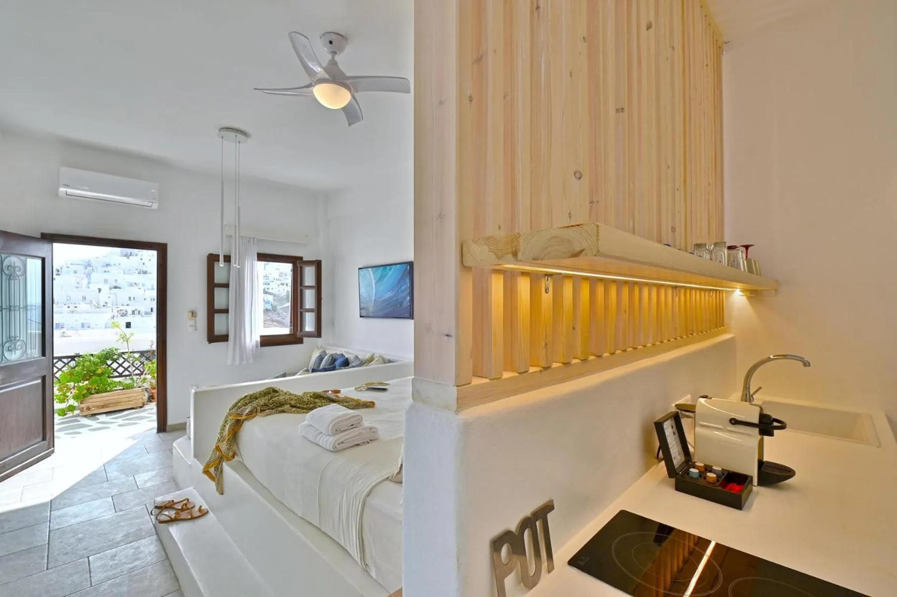 Bed in Kallichoron Art Boutique Hotel