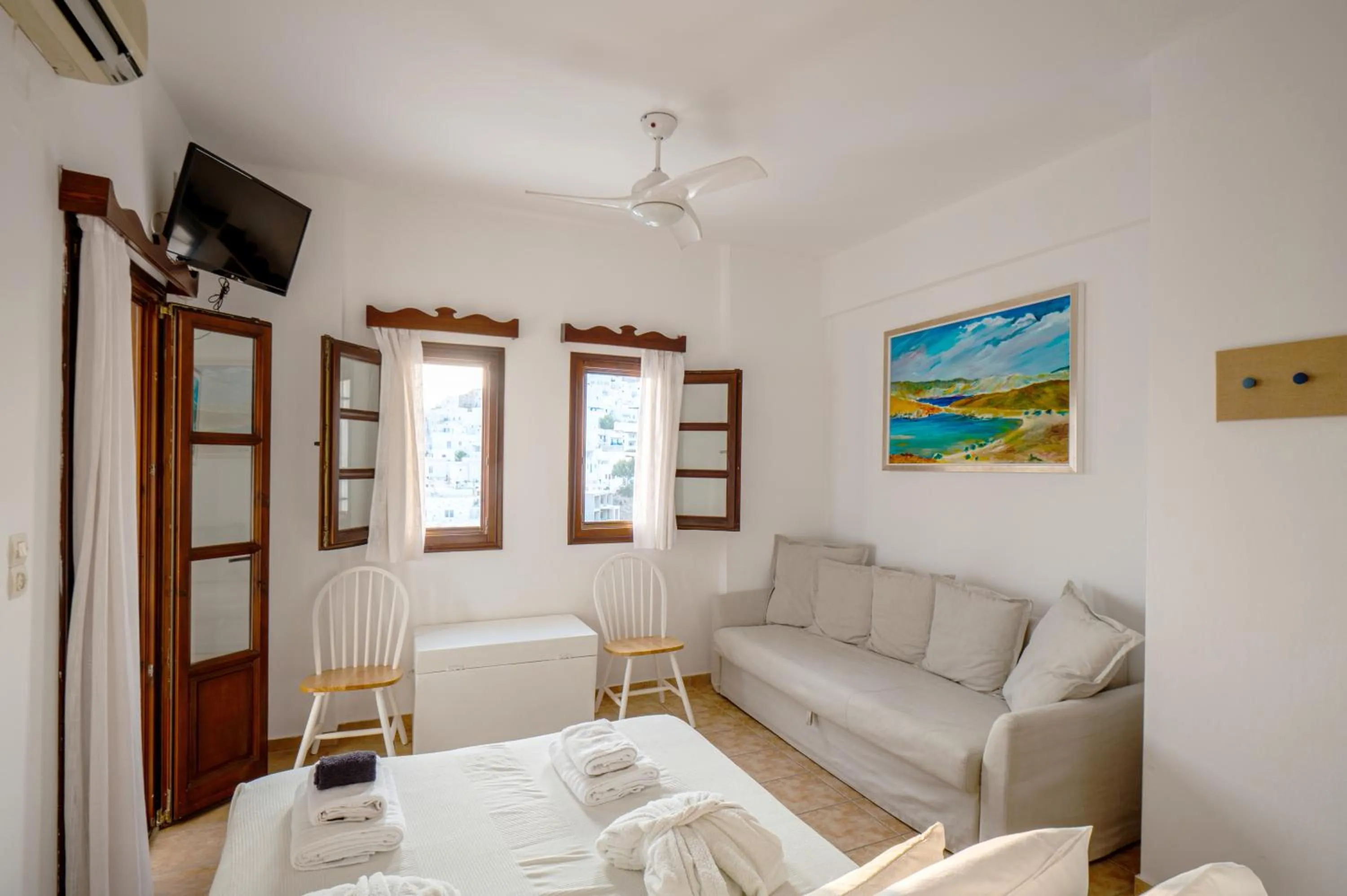 TV and multimedia in Kallichoron Art Boutique Hotel