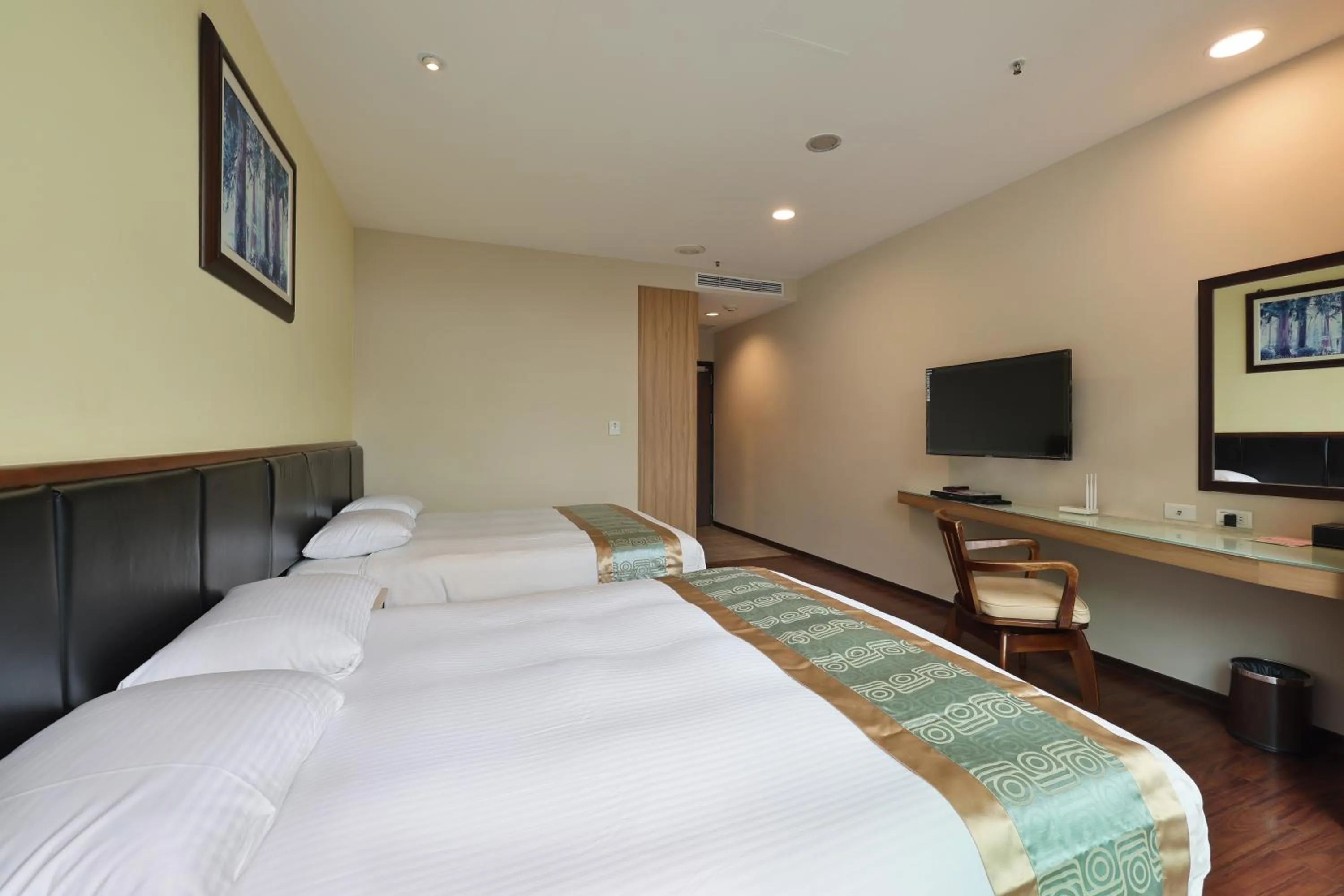 Photo of the whole room, Bed in Shante Hotel Shitou