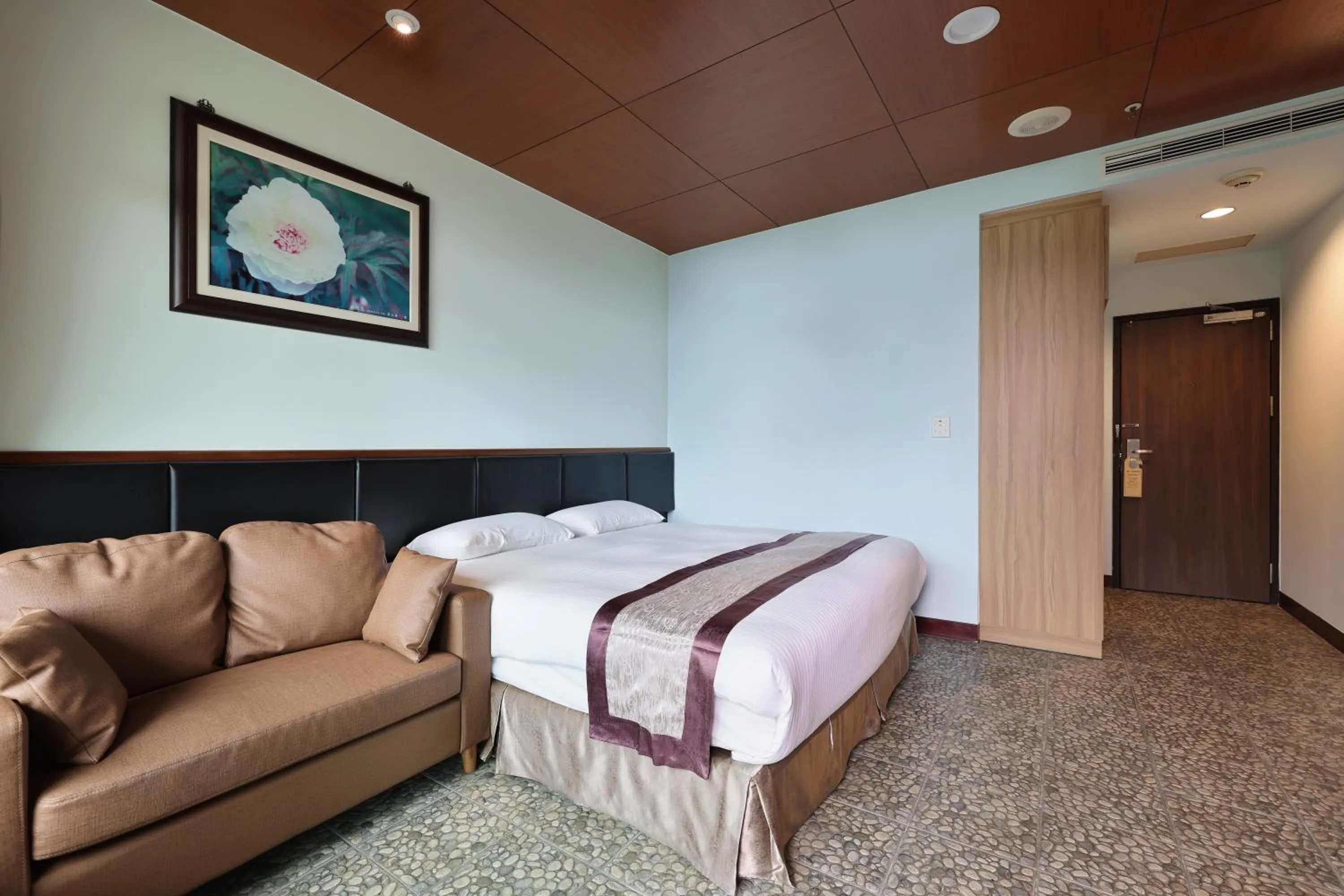 Photo of the whole room, Bed in Shante Hotel Shitou