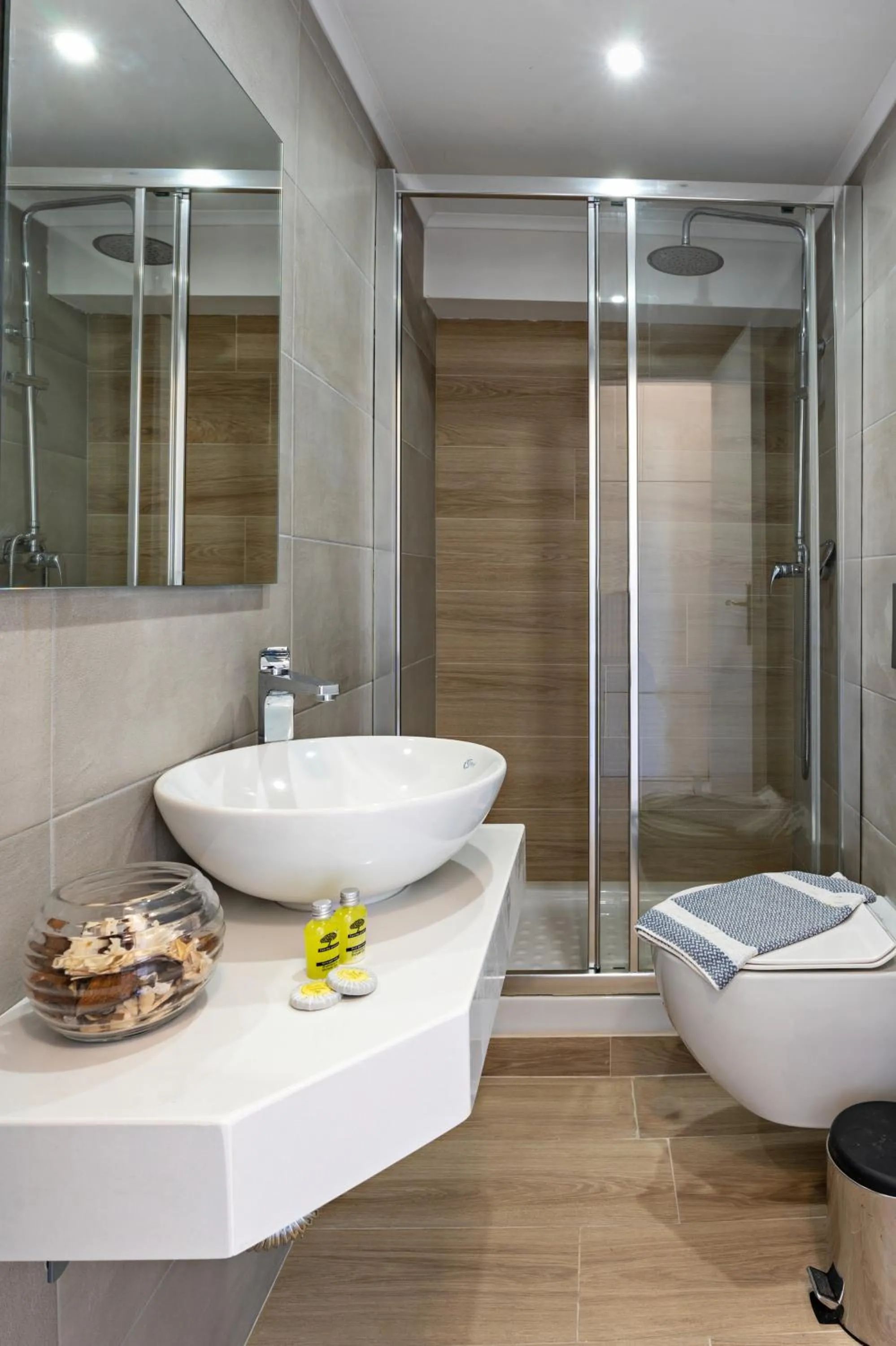 Shower in Castello Apartments