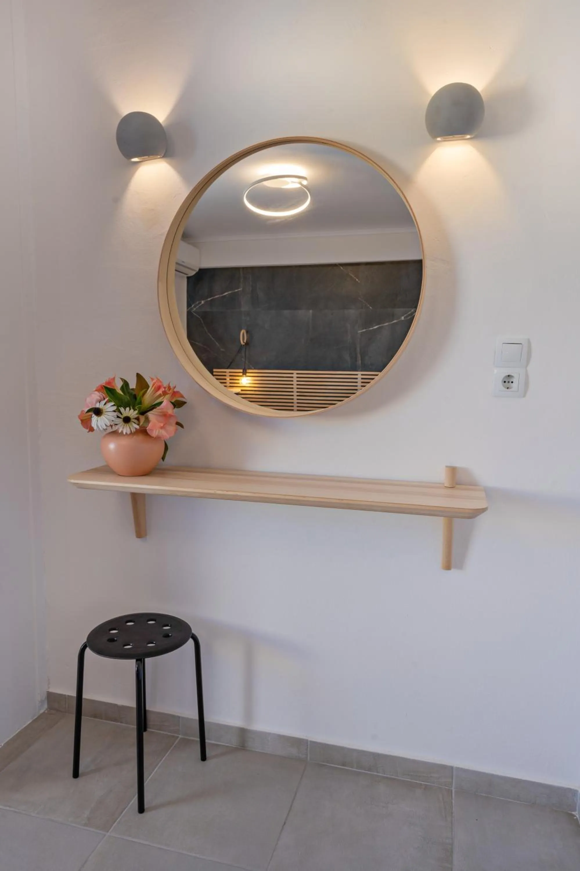 Decorative detail in Castello Apartments