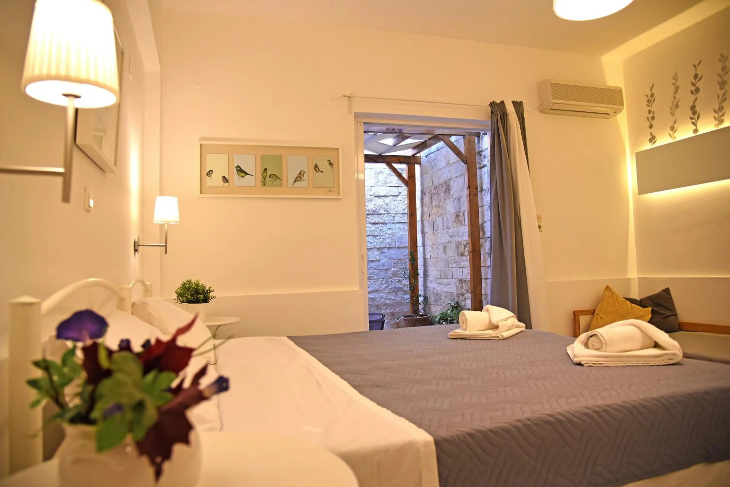 Balcony/Terrace, Bed in Castello Apartments