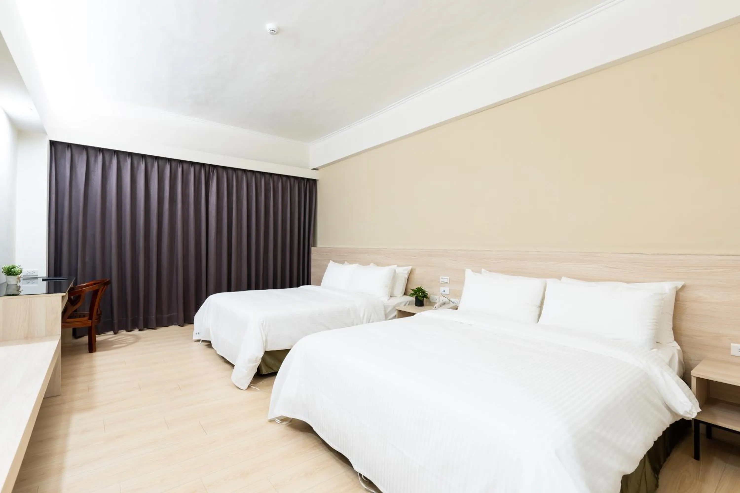 Bedroom, Bed in Etung Hotel