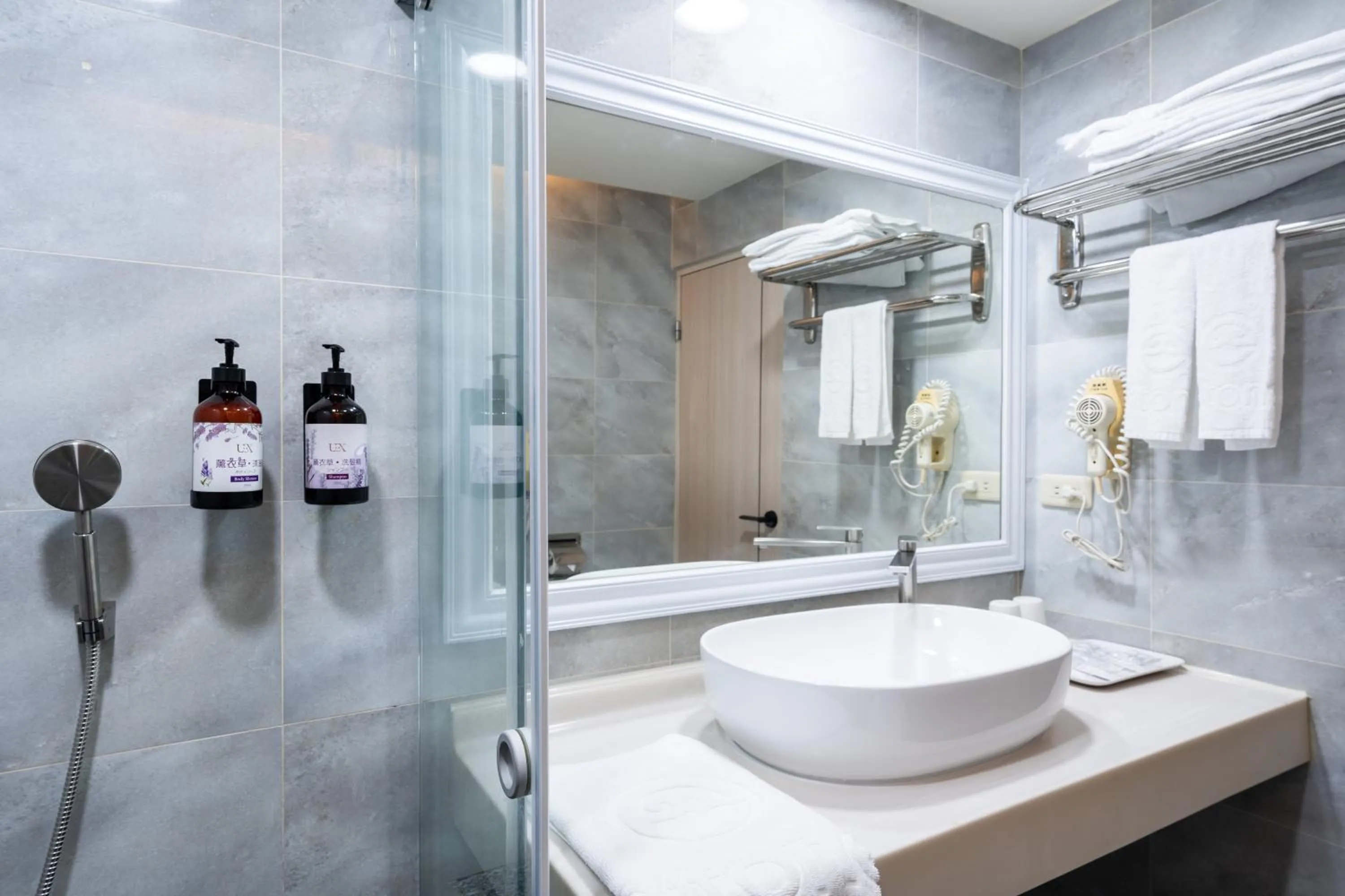 Bathroom in Etung Hotel