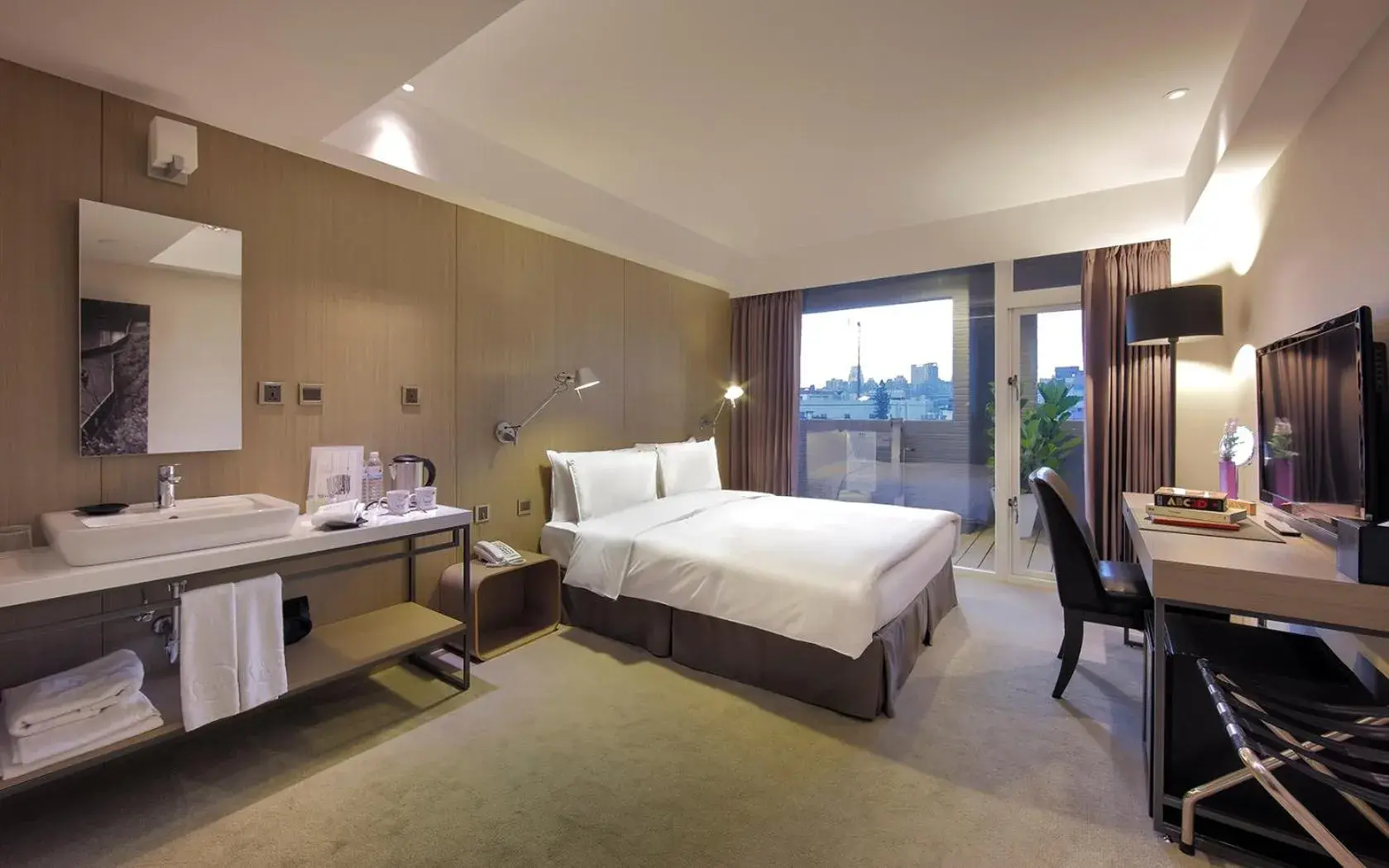 Superior Double Room in Hotelday Taichung Superior Double Room in Hotelday Taichung