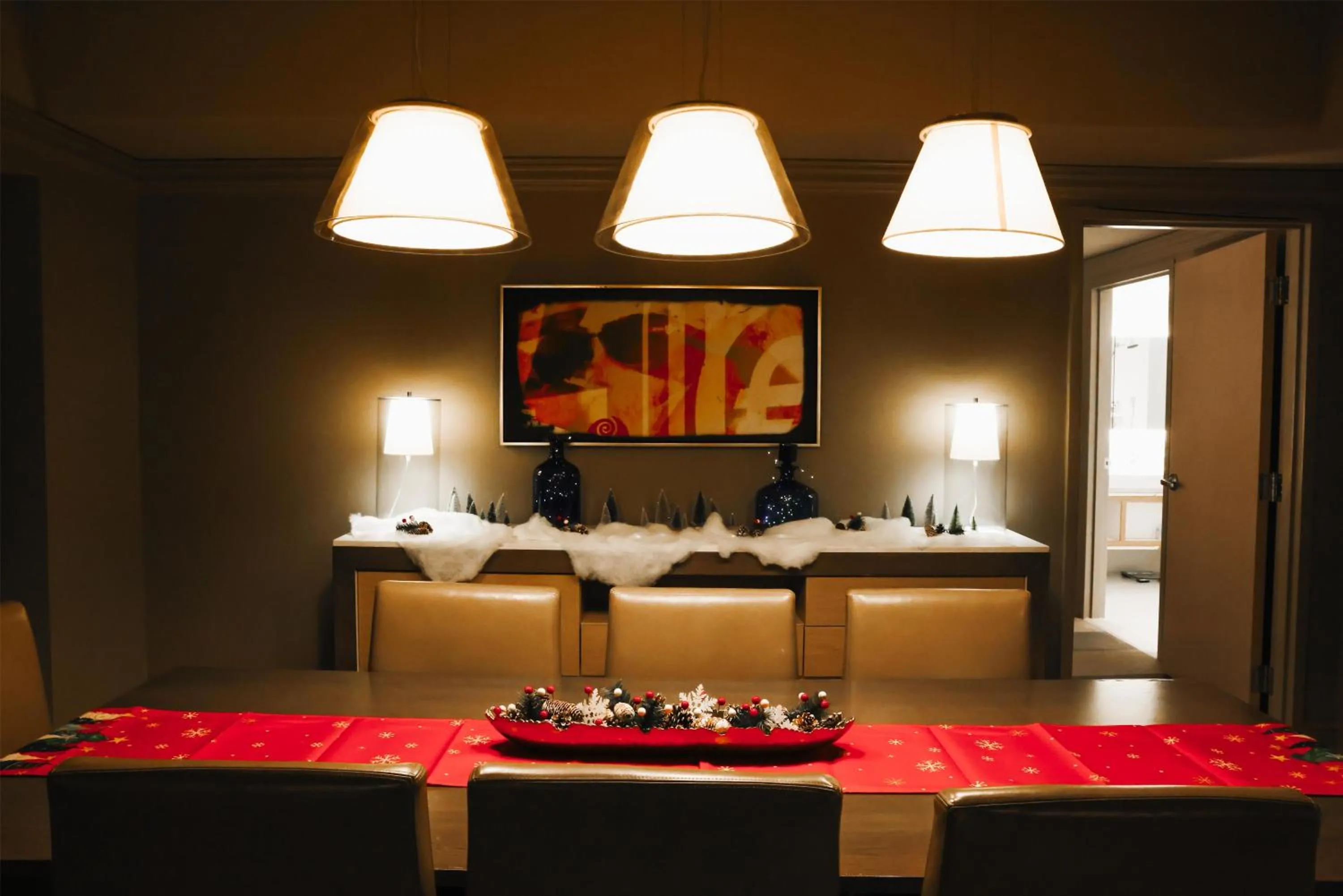 Photo of the whole room in The Royal Sonesta Minneapolis Downtown