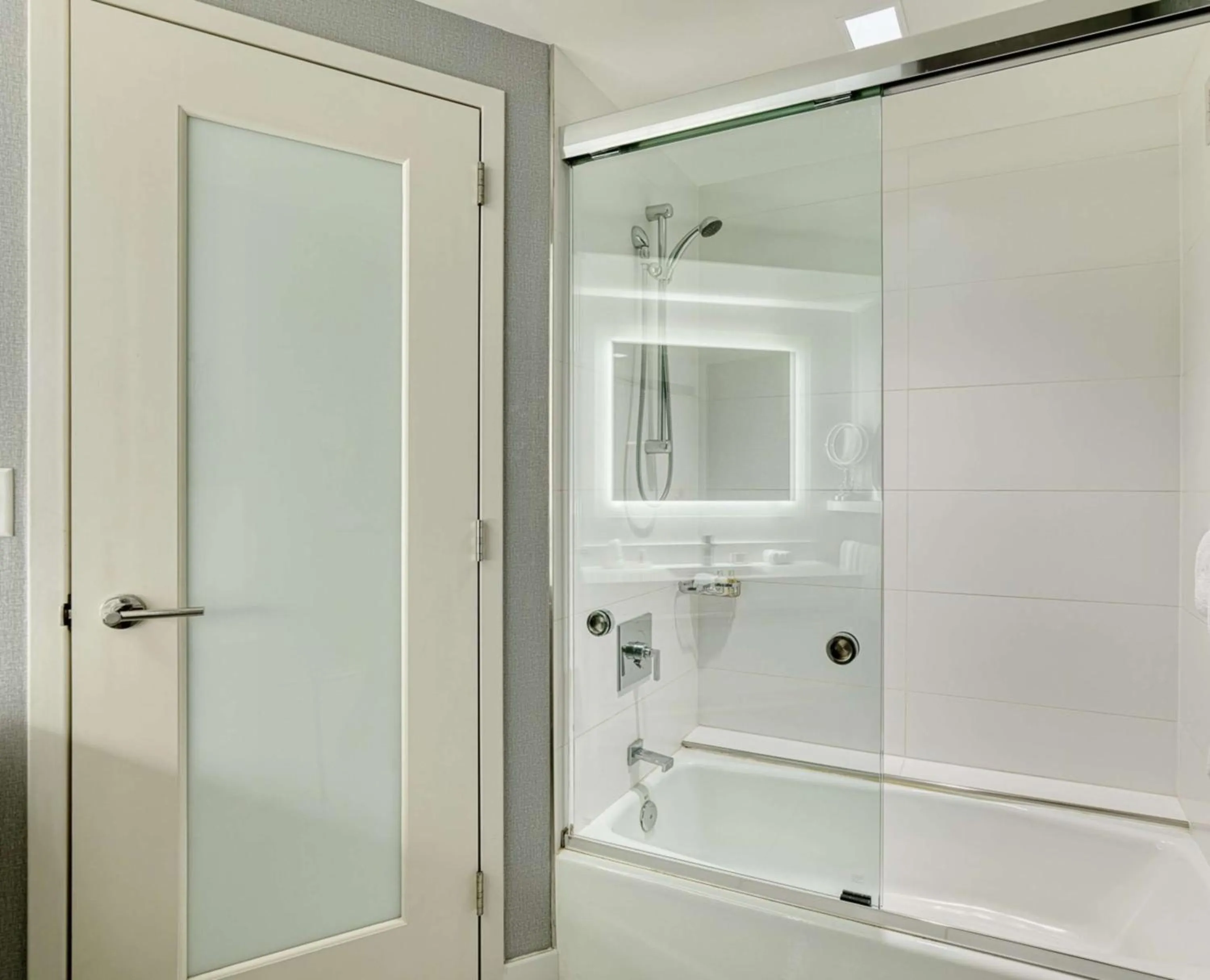 Bathroom in The Royal Sonesta Minneapolis Downtown