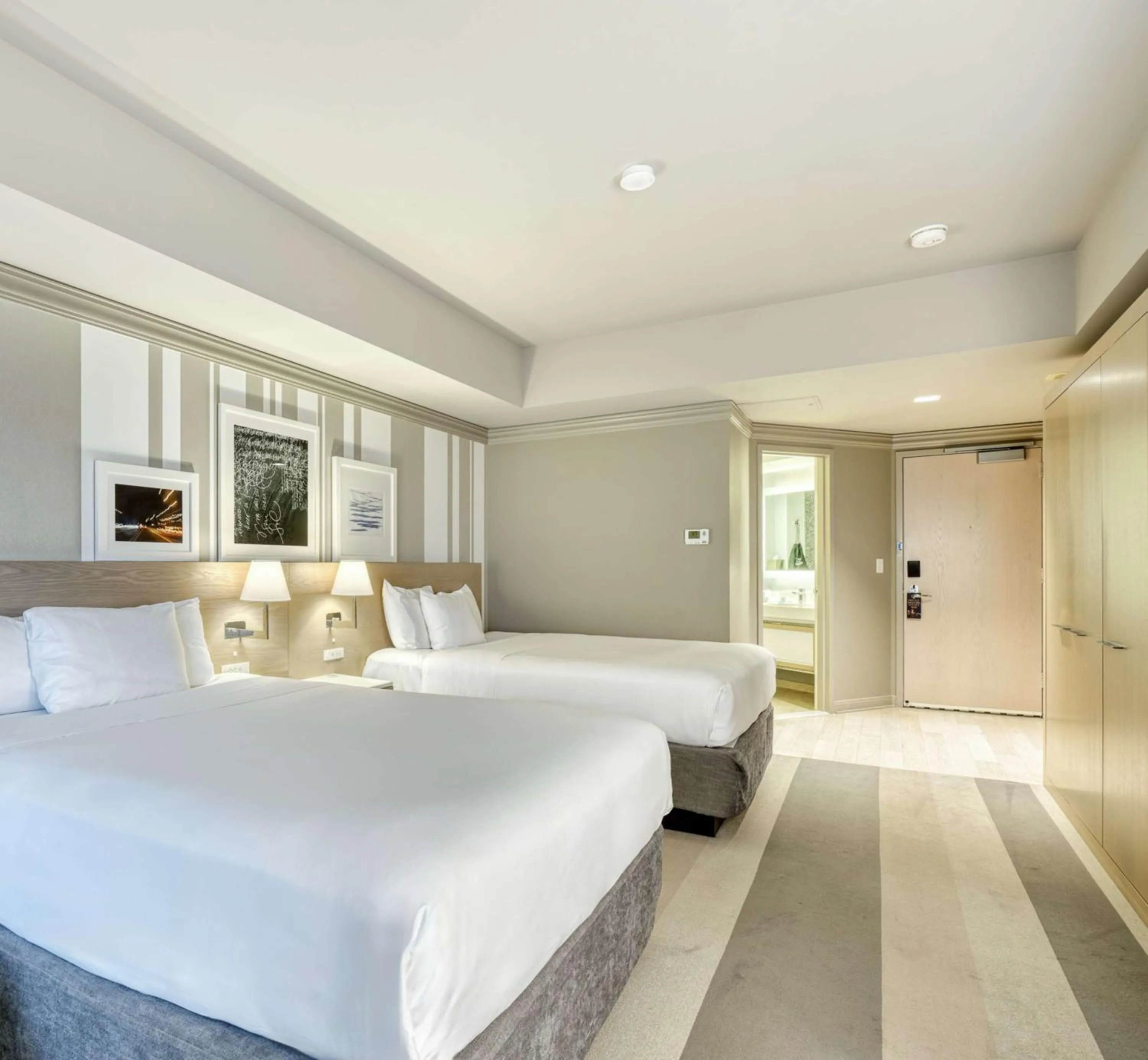 Bedroom, Bed in The Royal Sonesta Minneapolis Downtown