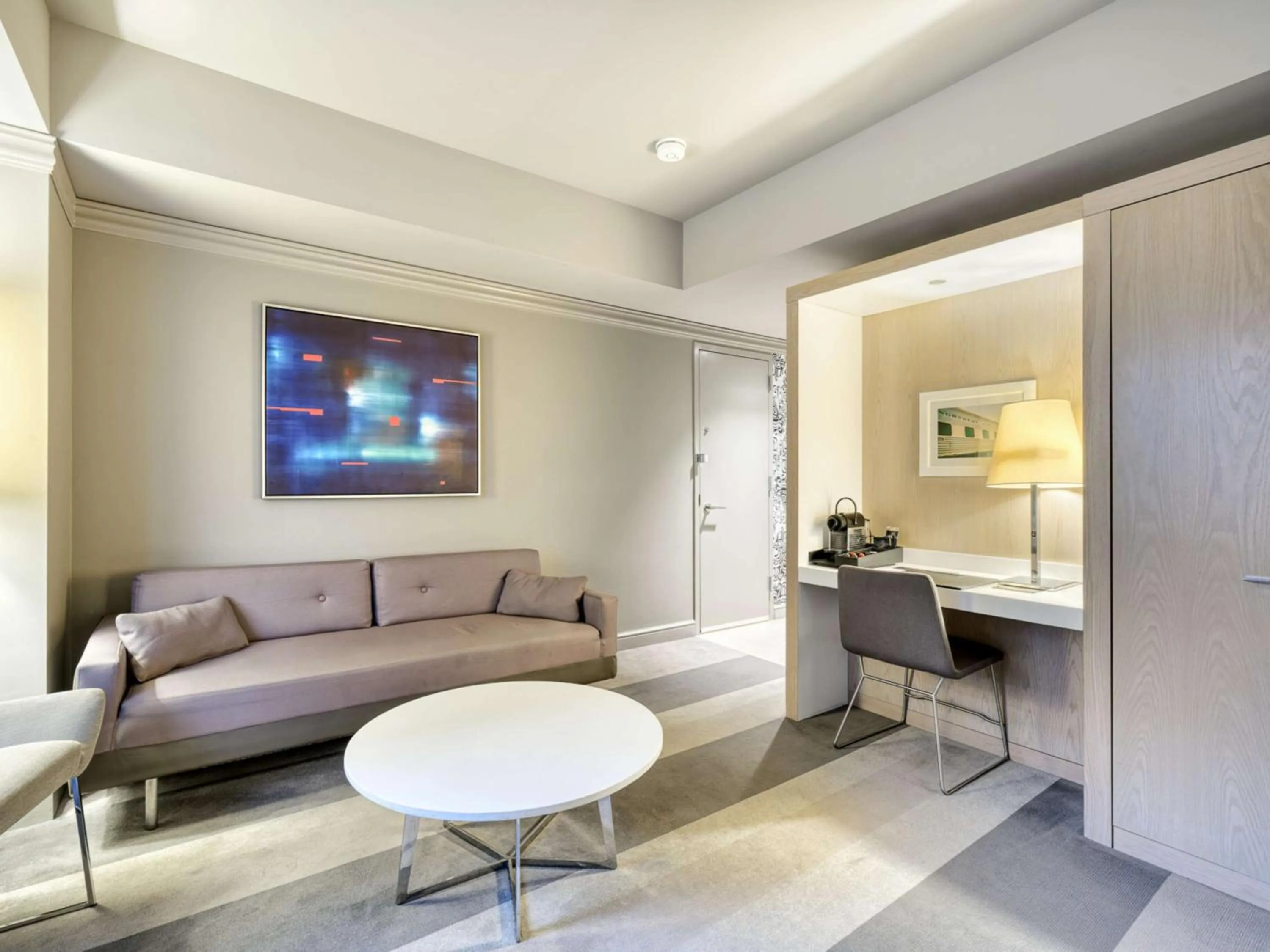 Photo of the whole room in The Royal Sonesta Minneapolis Downtown