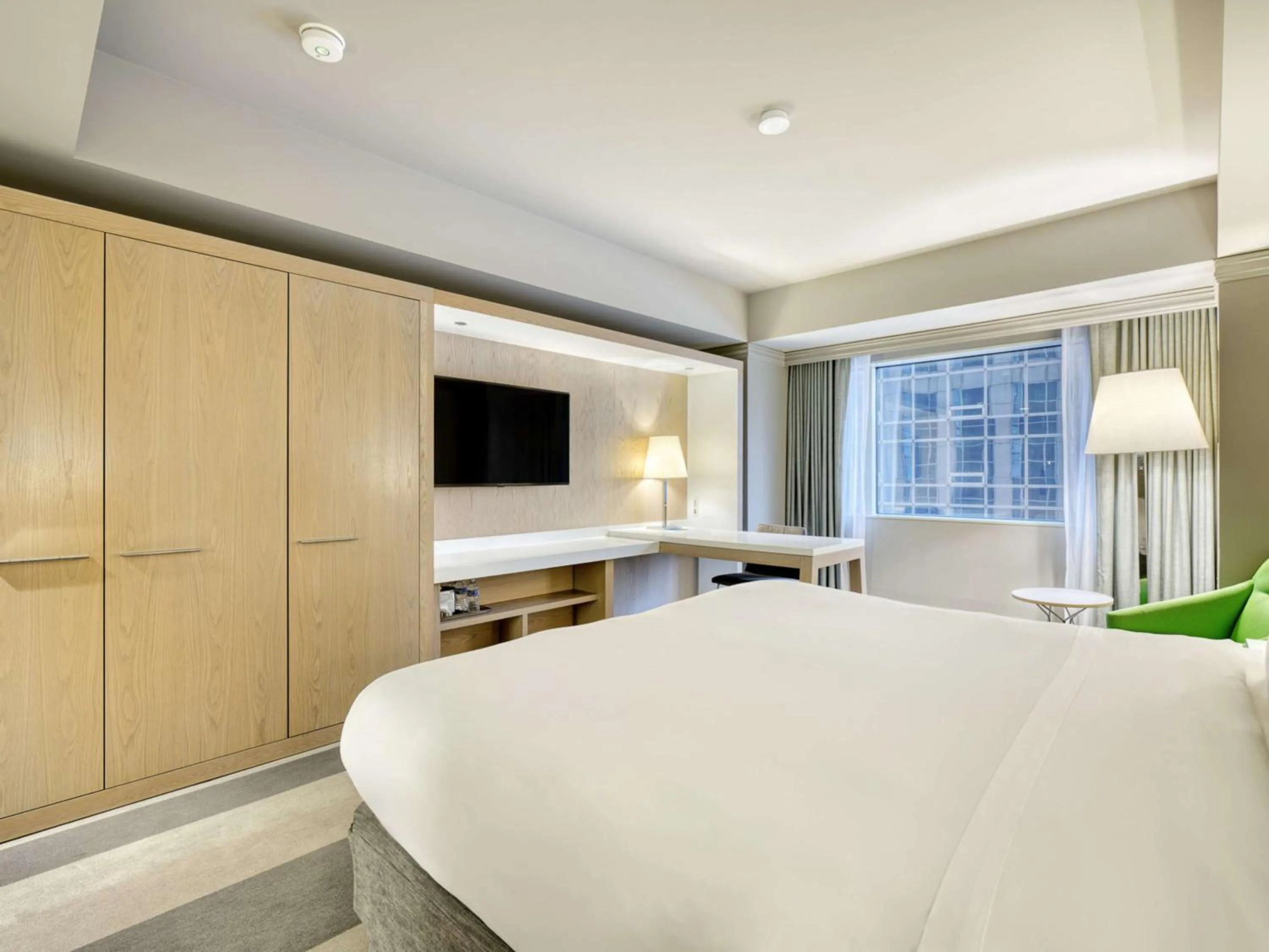 Bedroom, Bed in The Royal Sonesta Minneapolis Downtown