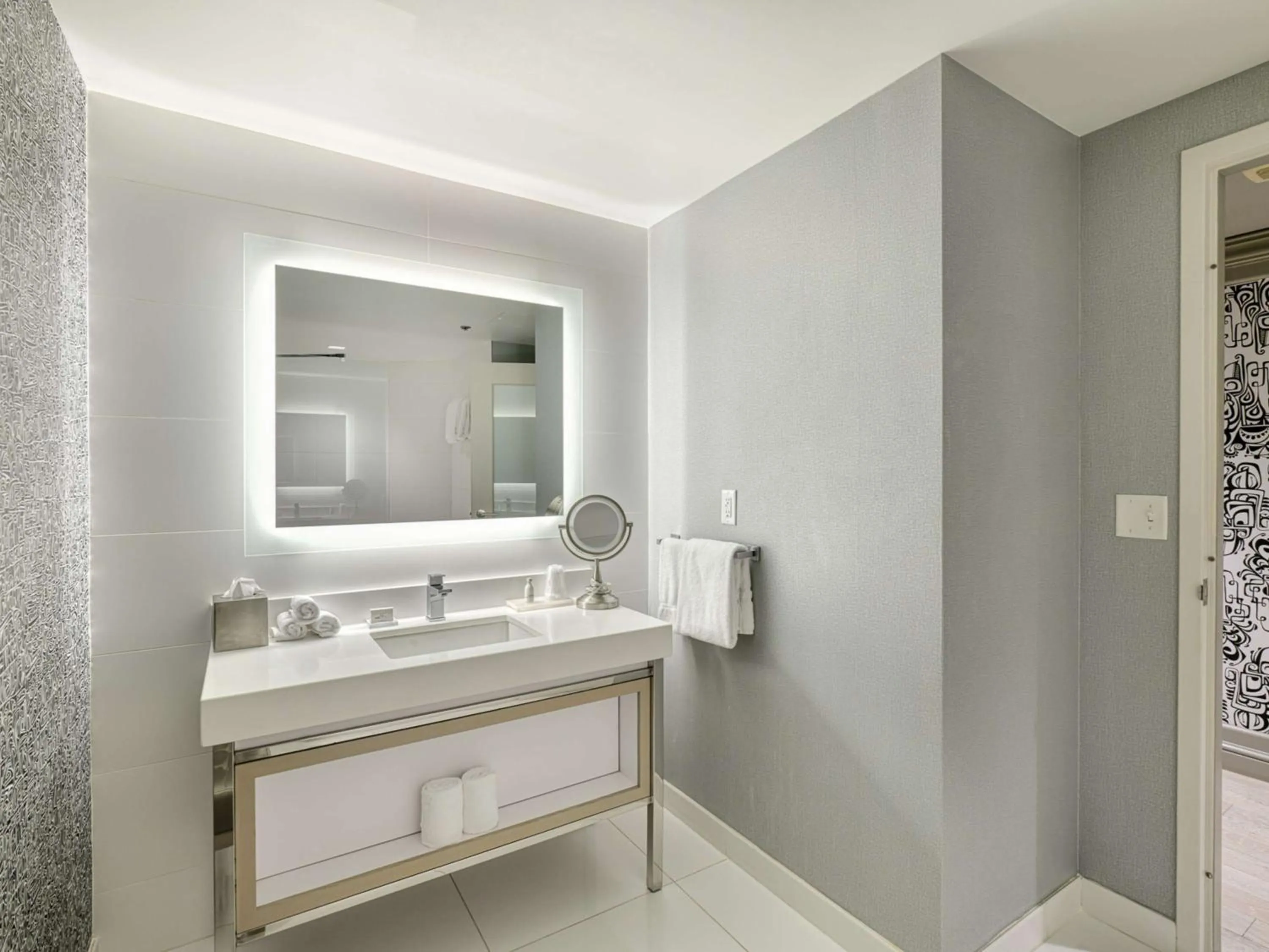 Bathroom in The Royal Sonesta Minneapolis Downtown