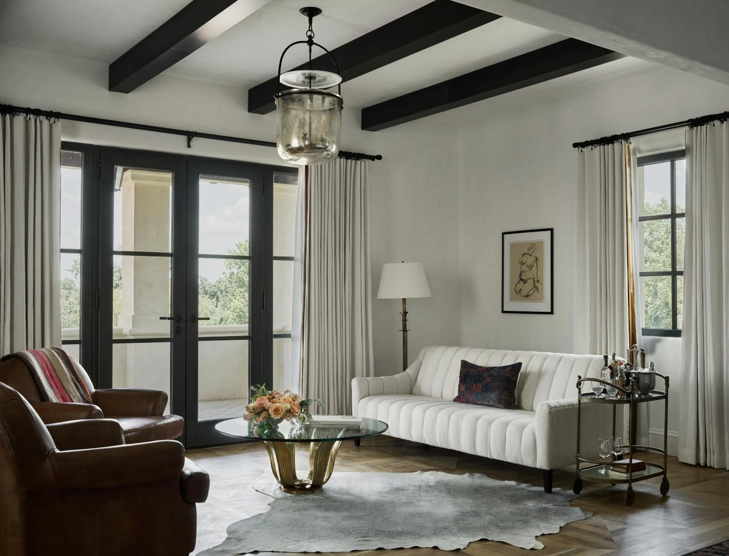 Living room, Bed in Commodore Perry Estate, Auberge Collection