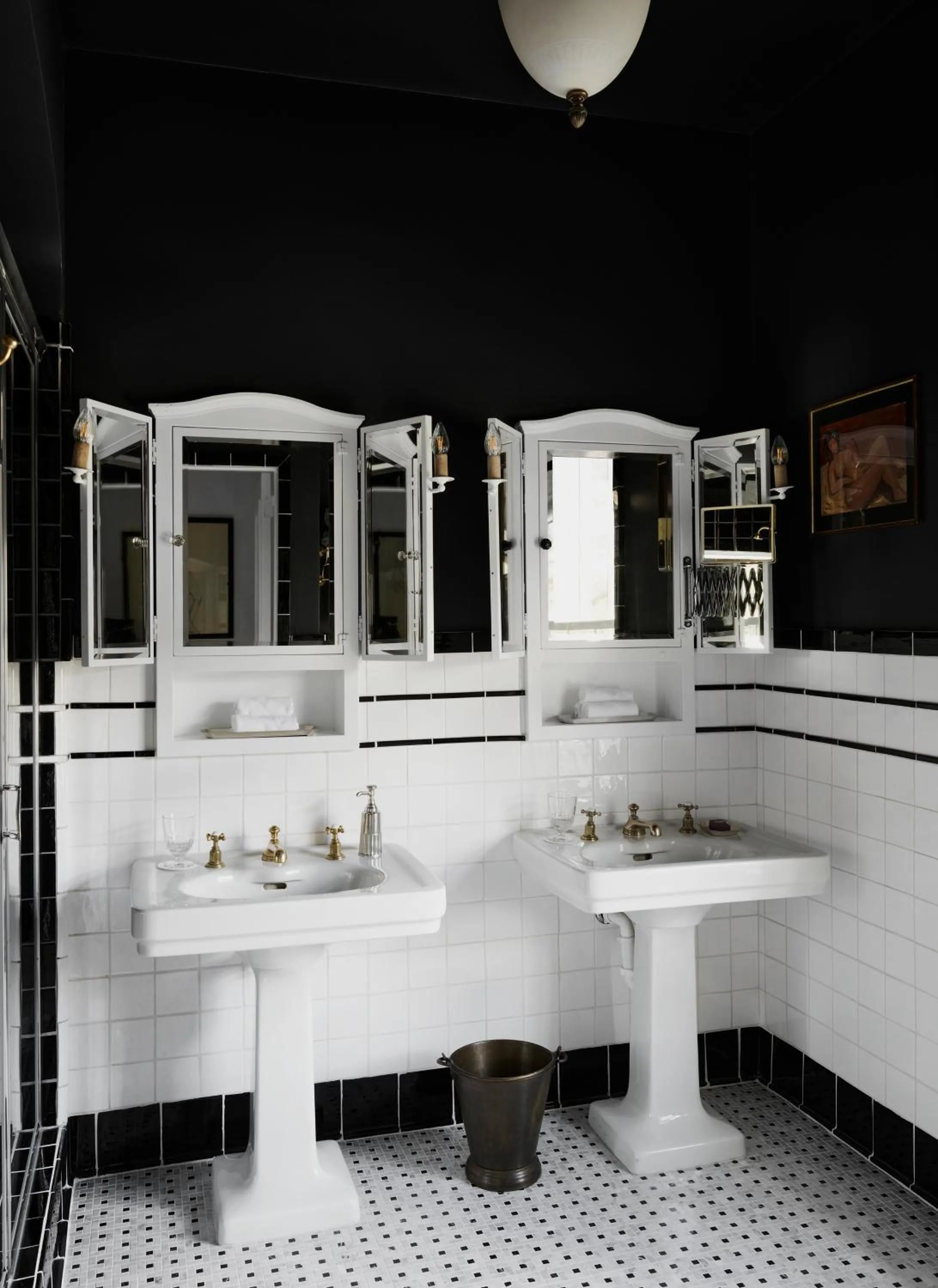 Bathroom in Commodore Perry Estate, Auberge Collection