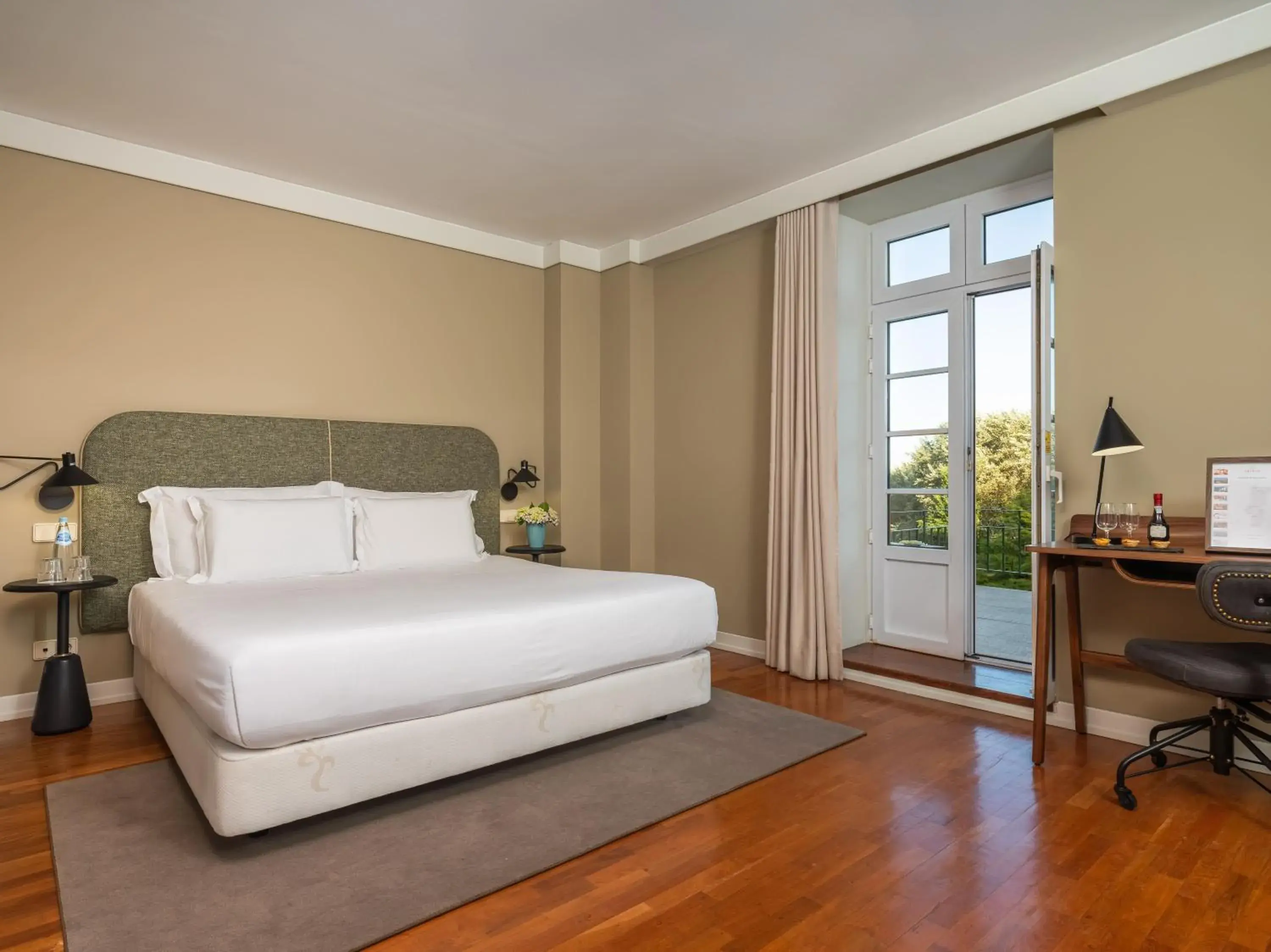 Junior Suite with Pool View in Forrester Essence Douro Hotel - by Unlock Hotels Junior Suite with Pool View in Forrester Essence Douro Hotel - by Unlock Hotels