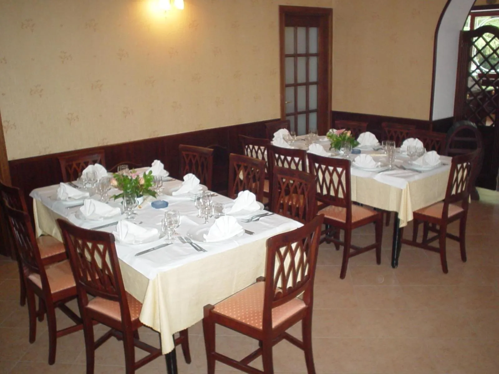 Restaurant/Places to Eat in Hotel Del Lago