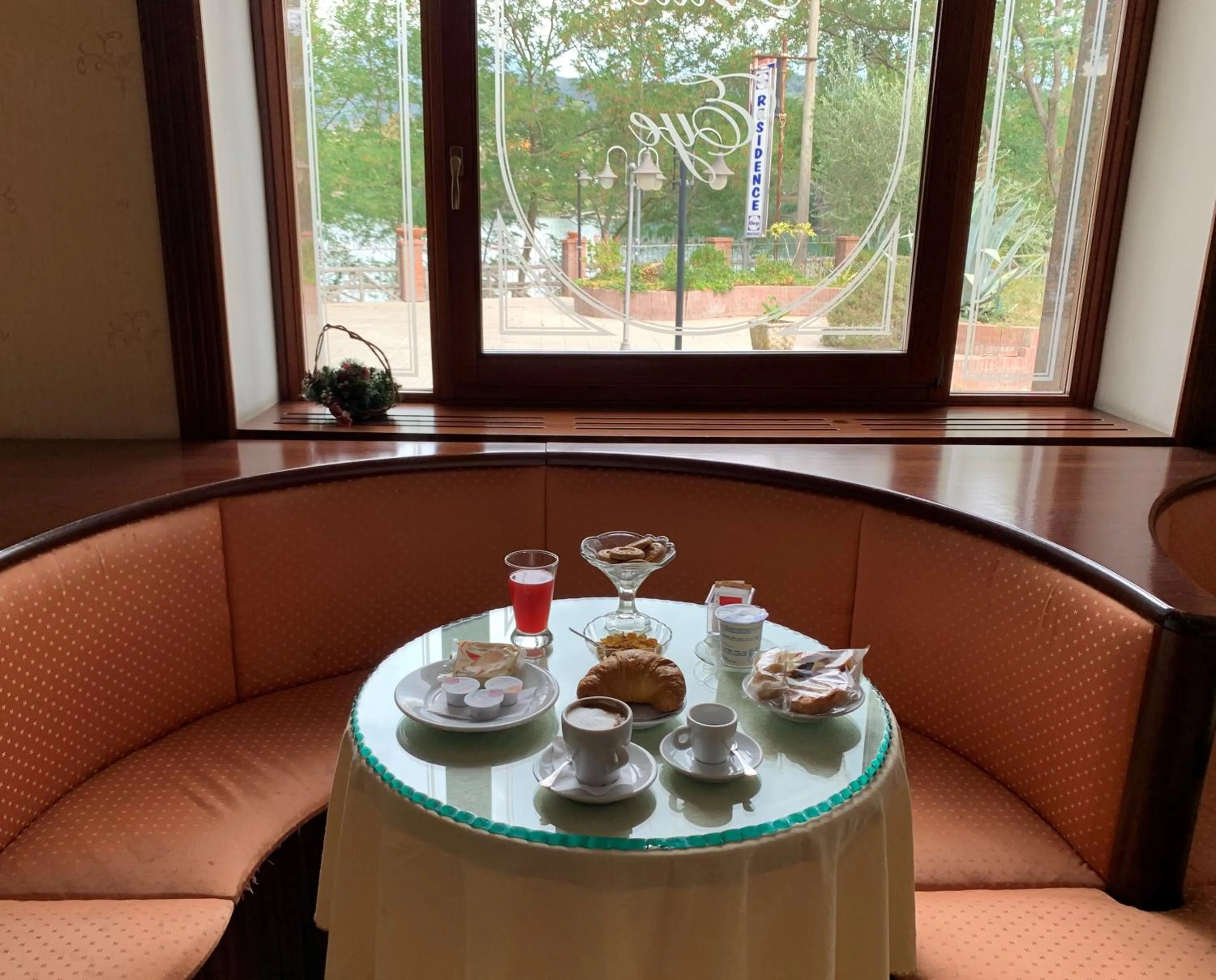 Breakfast in Hotel Del Lago