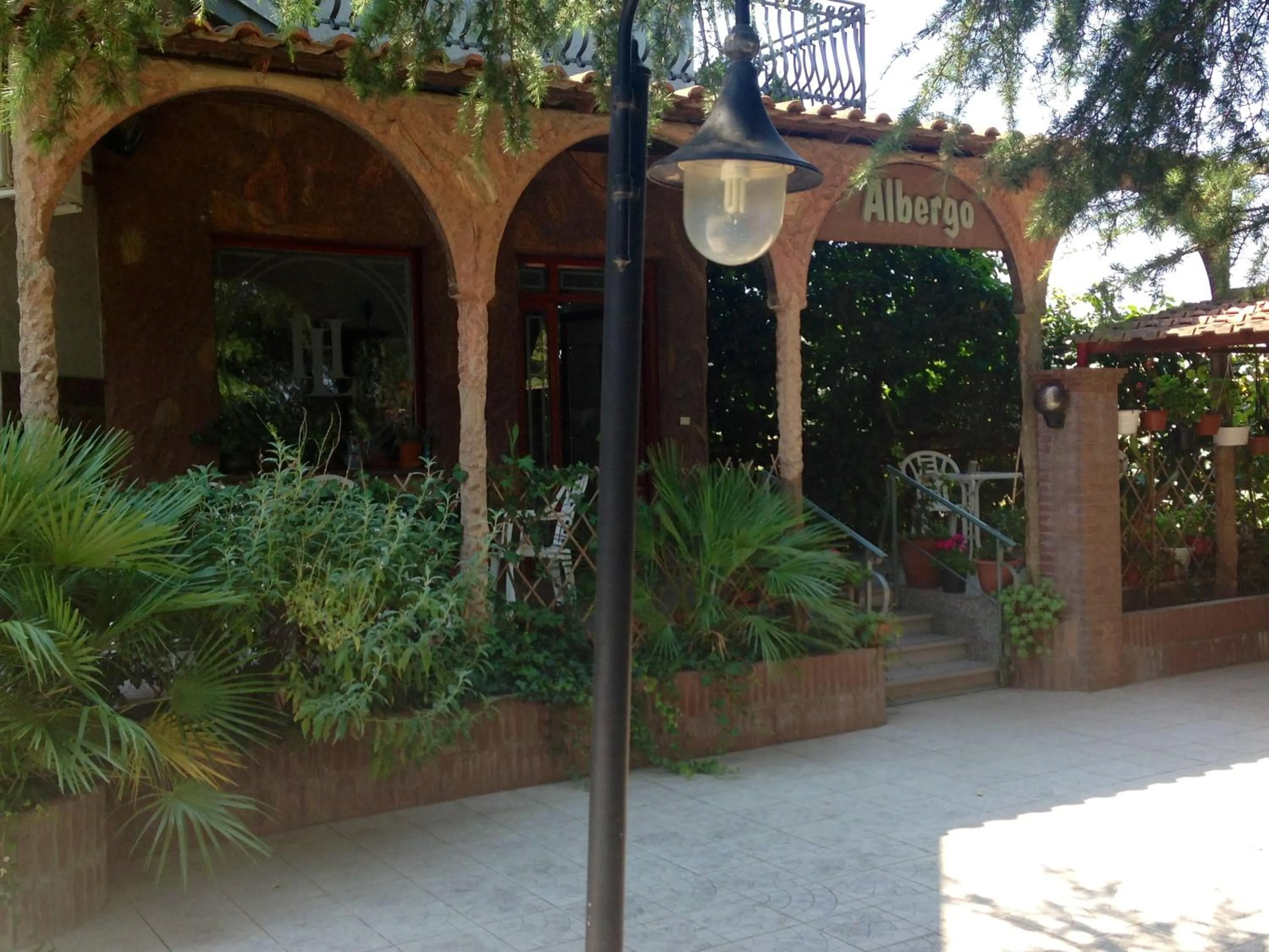 Facade/entrance in Hotel Del Lago