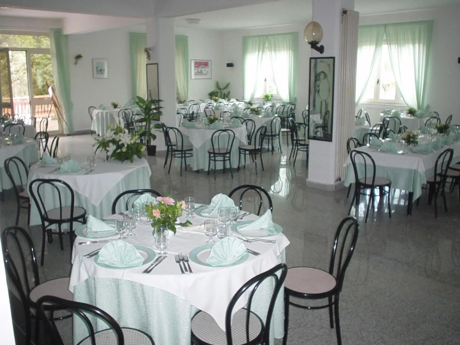 Restaurant/Places to Eat in Hotel Del Lago