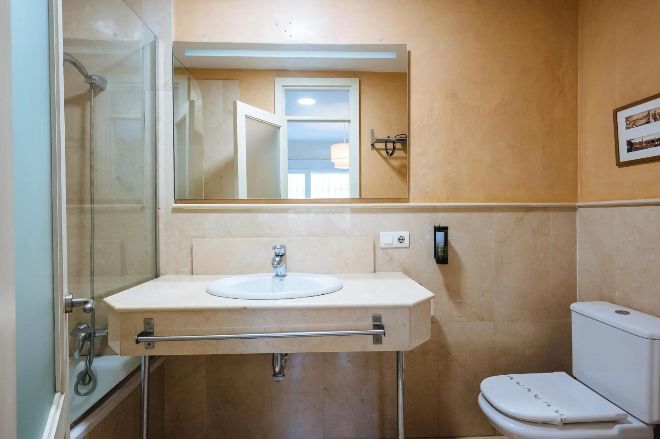 Shower in The Zentral Suites & Apartments