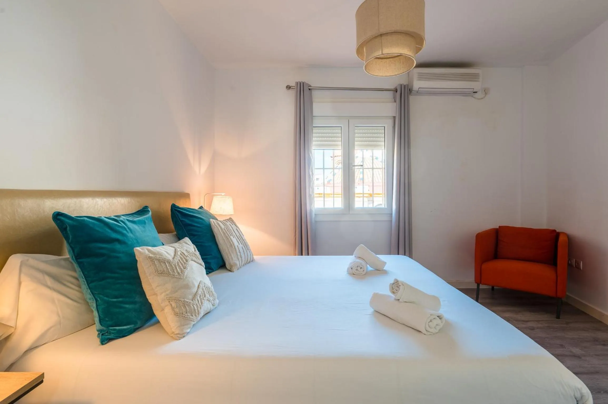 Bed in The Zentral Suites & Apartments