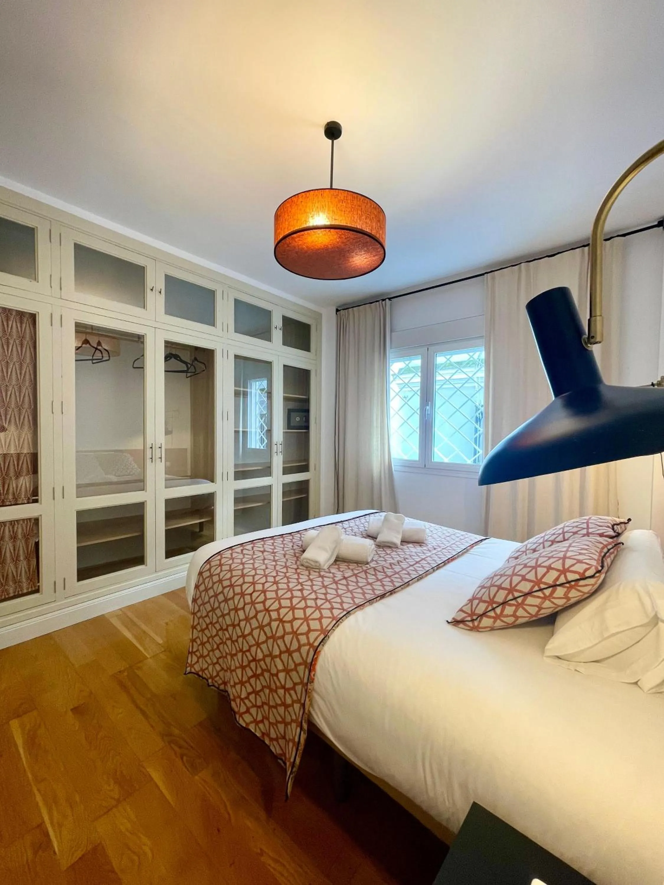 Bed in The Zentral Suites & Apartments