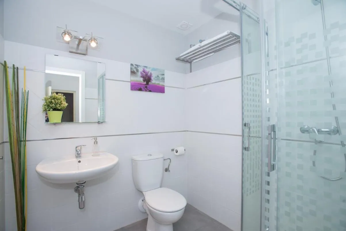 Shower in The Zentral Suites & Apartments