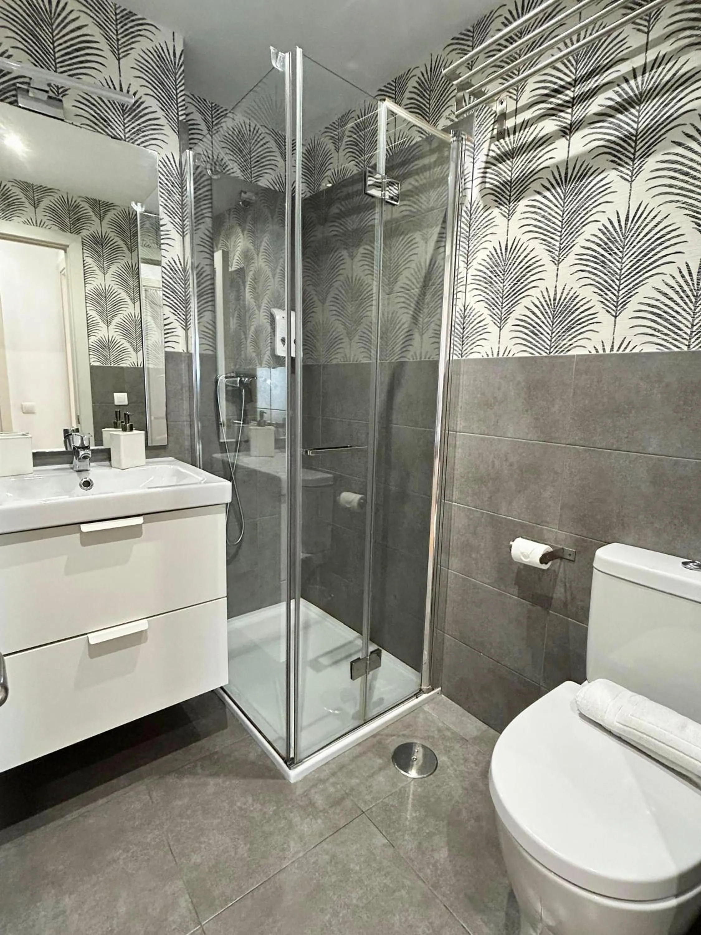 Shower in The Zentral Suites & Apartments