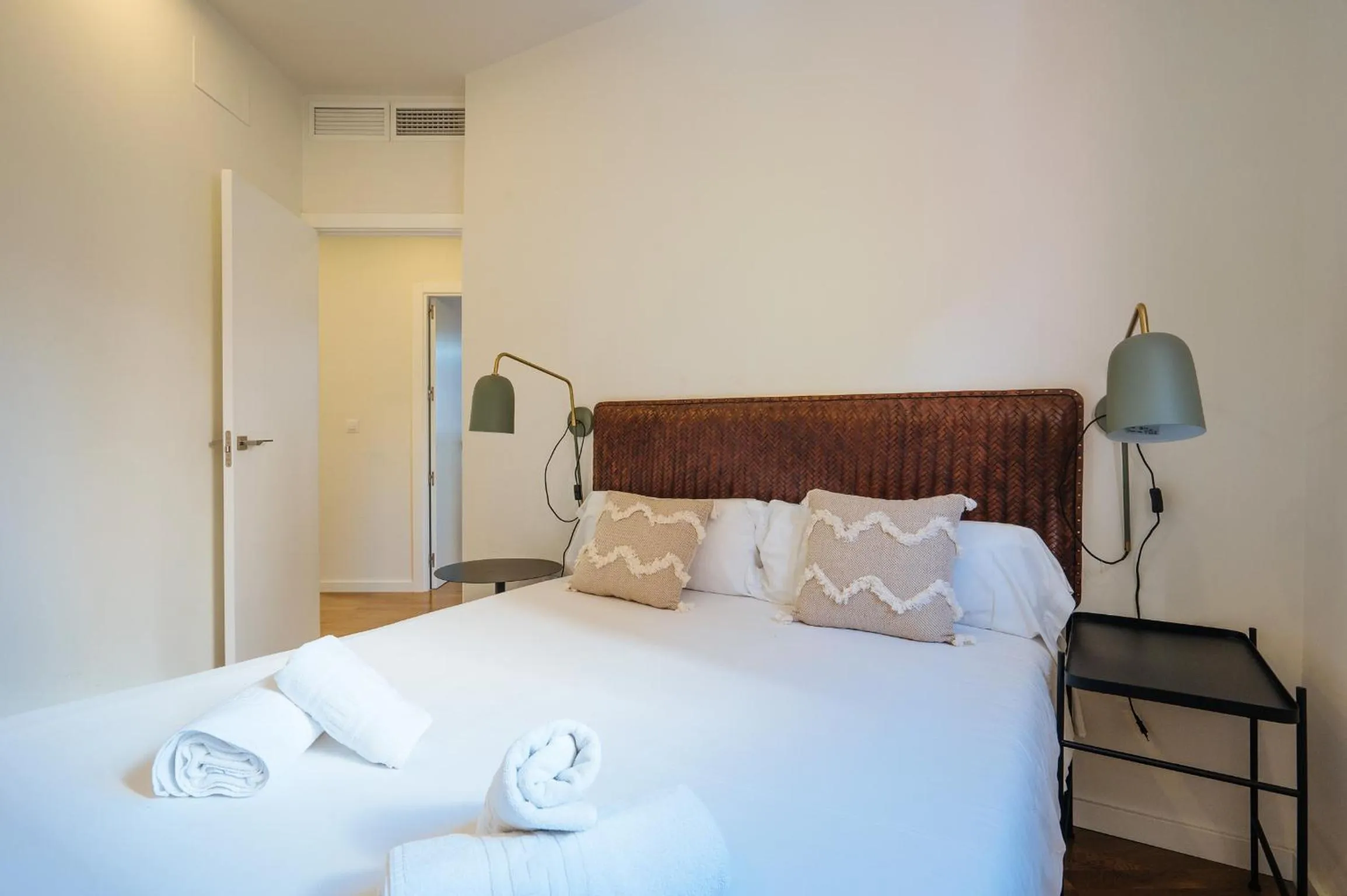 Bed in The Zentral Suites & Apartments