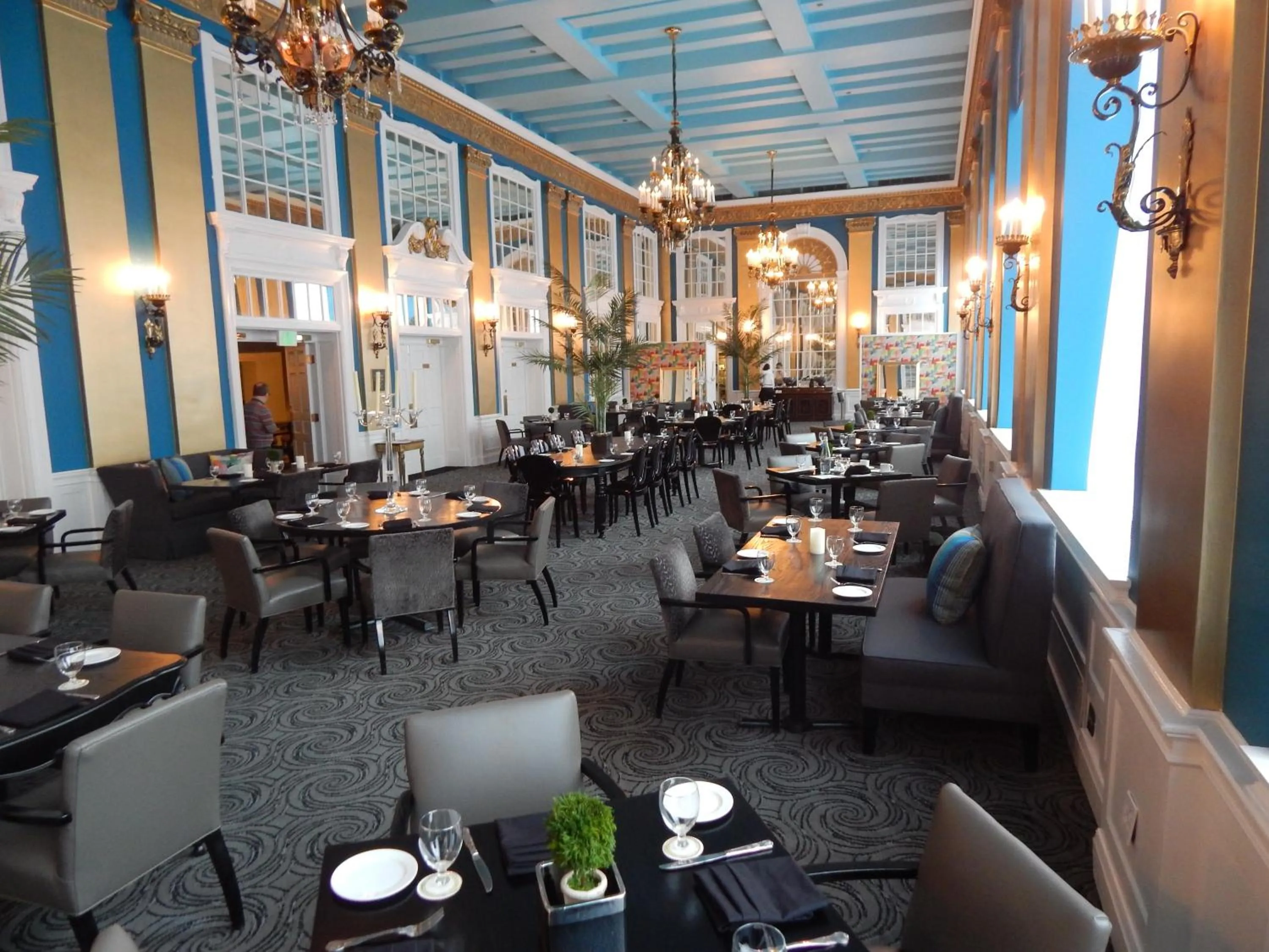 Restaurant/places to eat in Lord Baltimore Hotel
