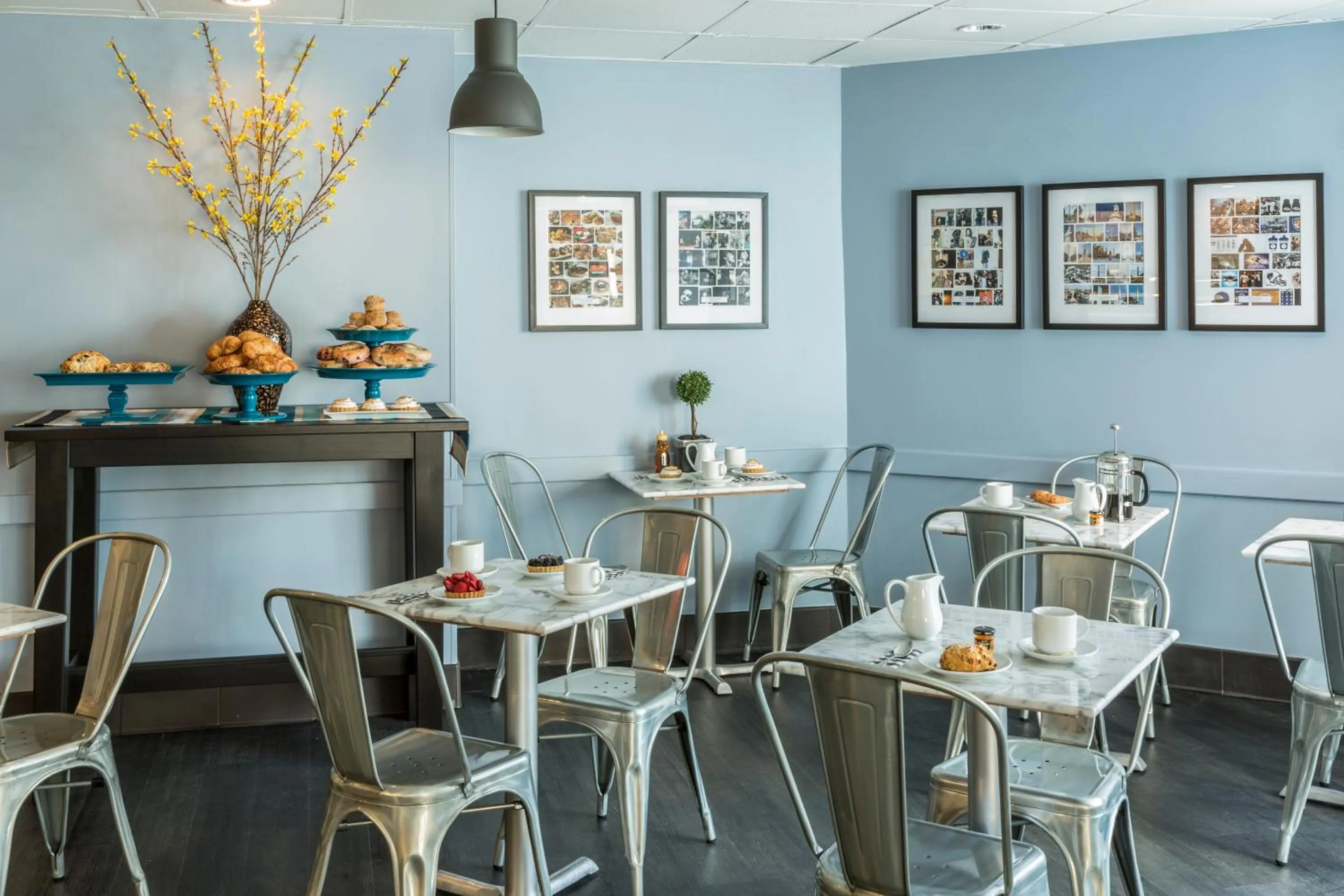 Restaurant/places to eat in Lord Baltimore Hotel