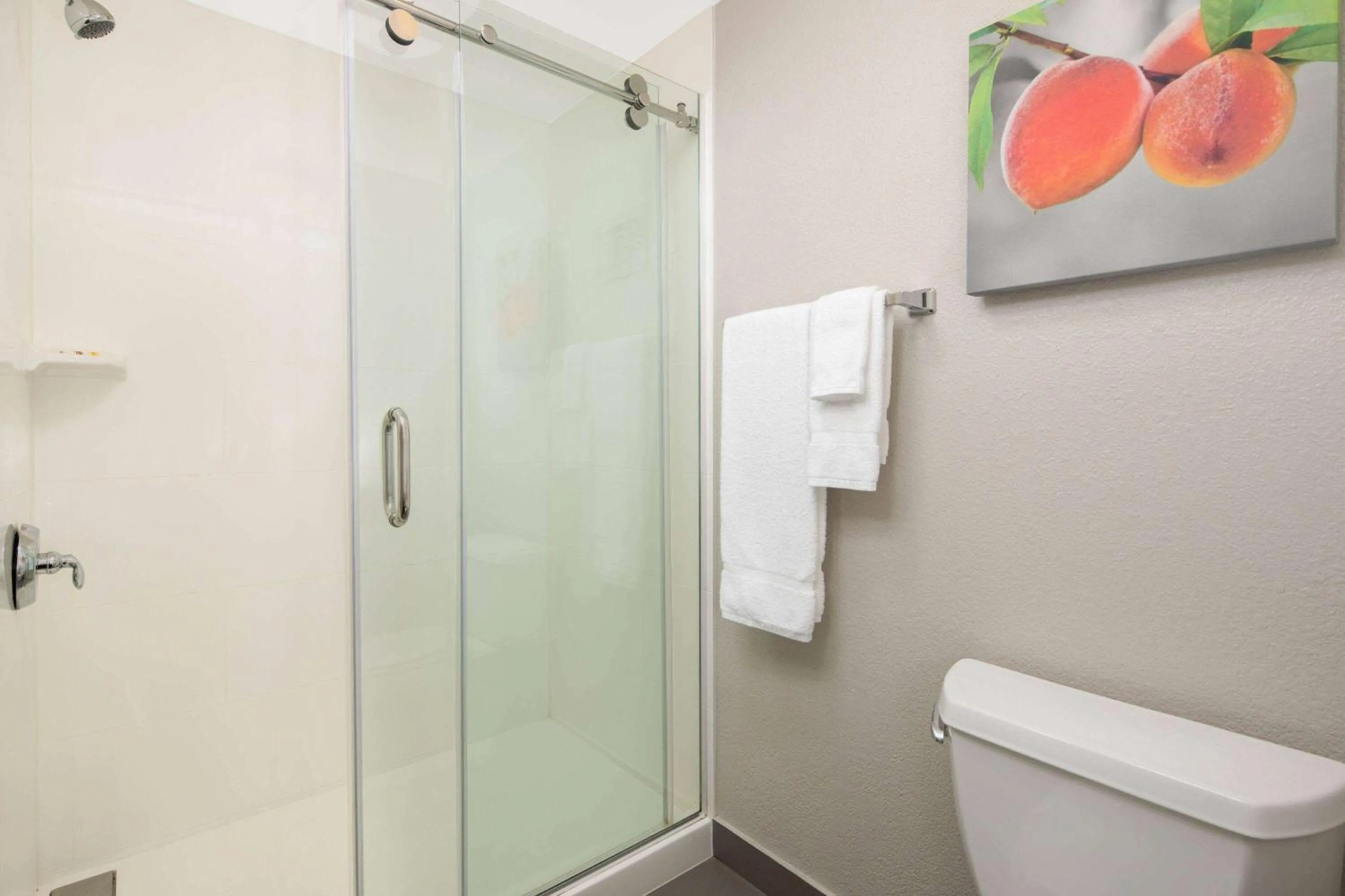 Bathroom in La Quinta by Wyndham Atlanta Airport North