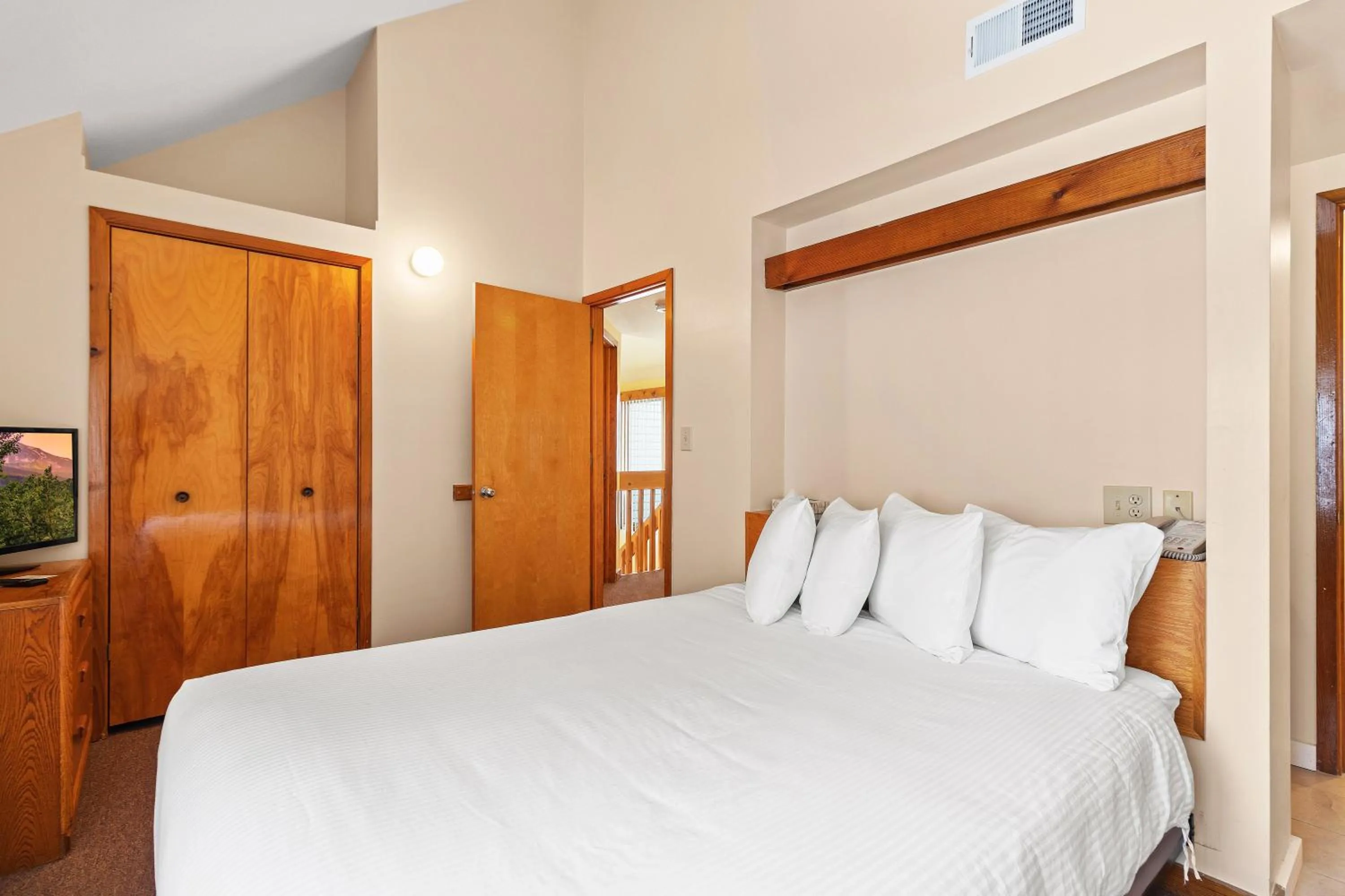 Other, Bed in Club Wyndham Shawnee Village