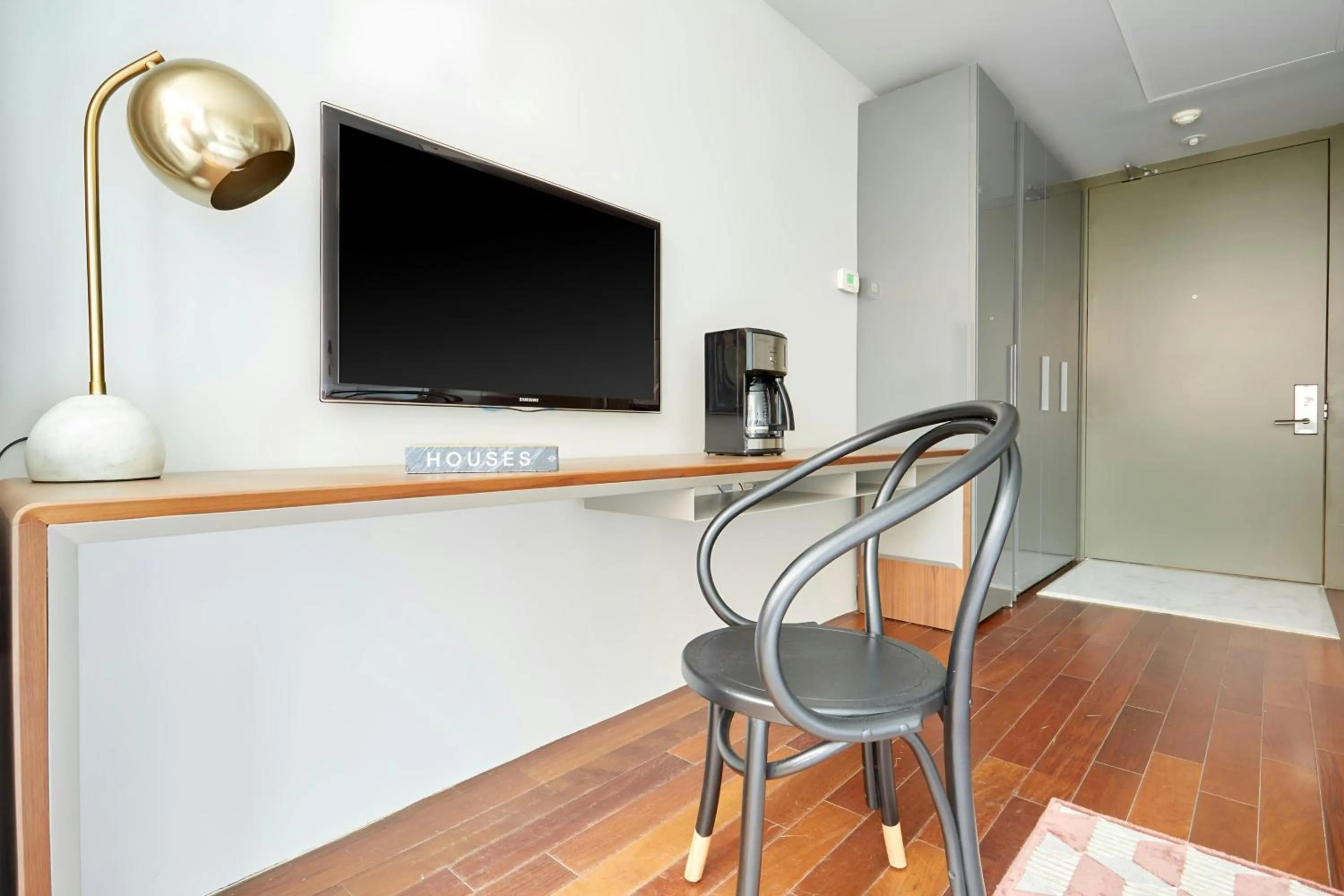 Bedroom in The Slate Hotel Downtown, Sonder by Marriott Bonvoy