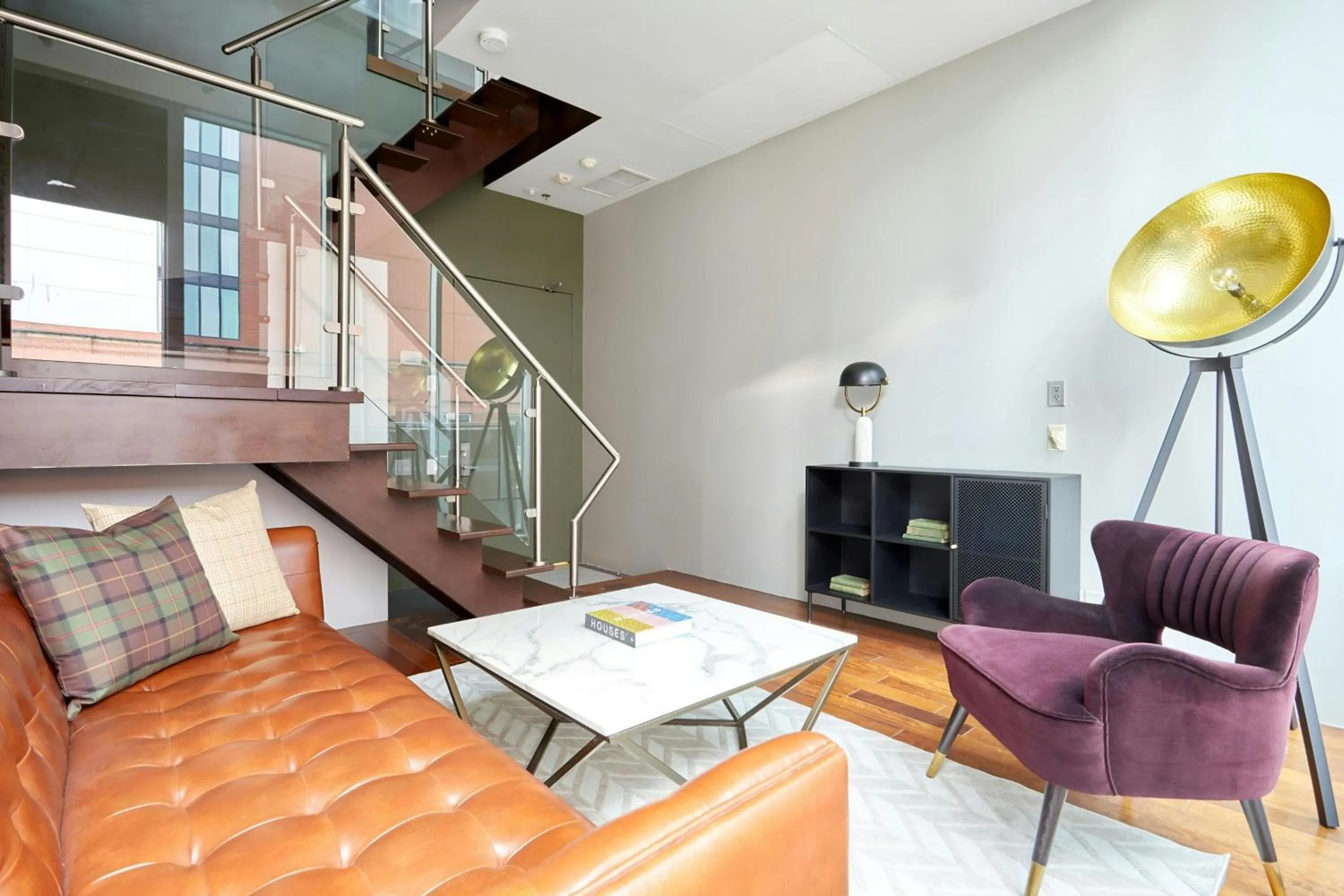 Living room in The Slate Hotel Downtown, Sonder by Marriott Bonvoy