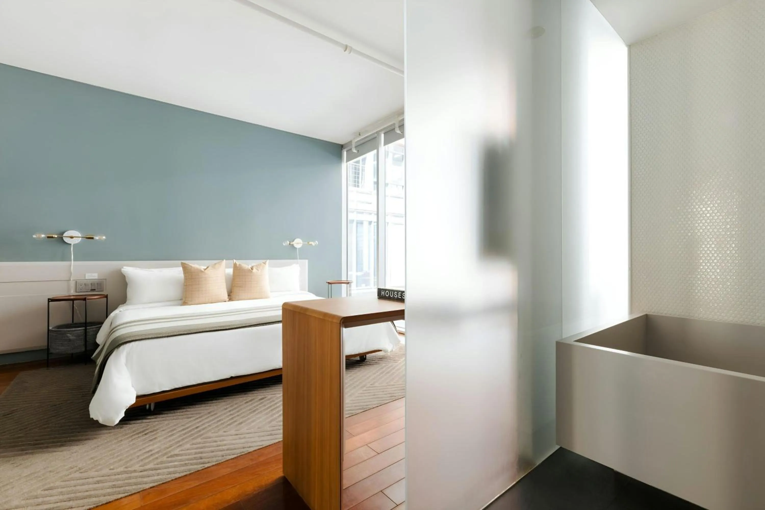 Bedroom, Bed in The Slate Hotel Downtown, Sonder by Marriott Bonvoy