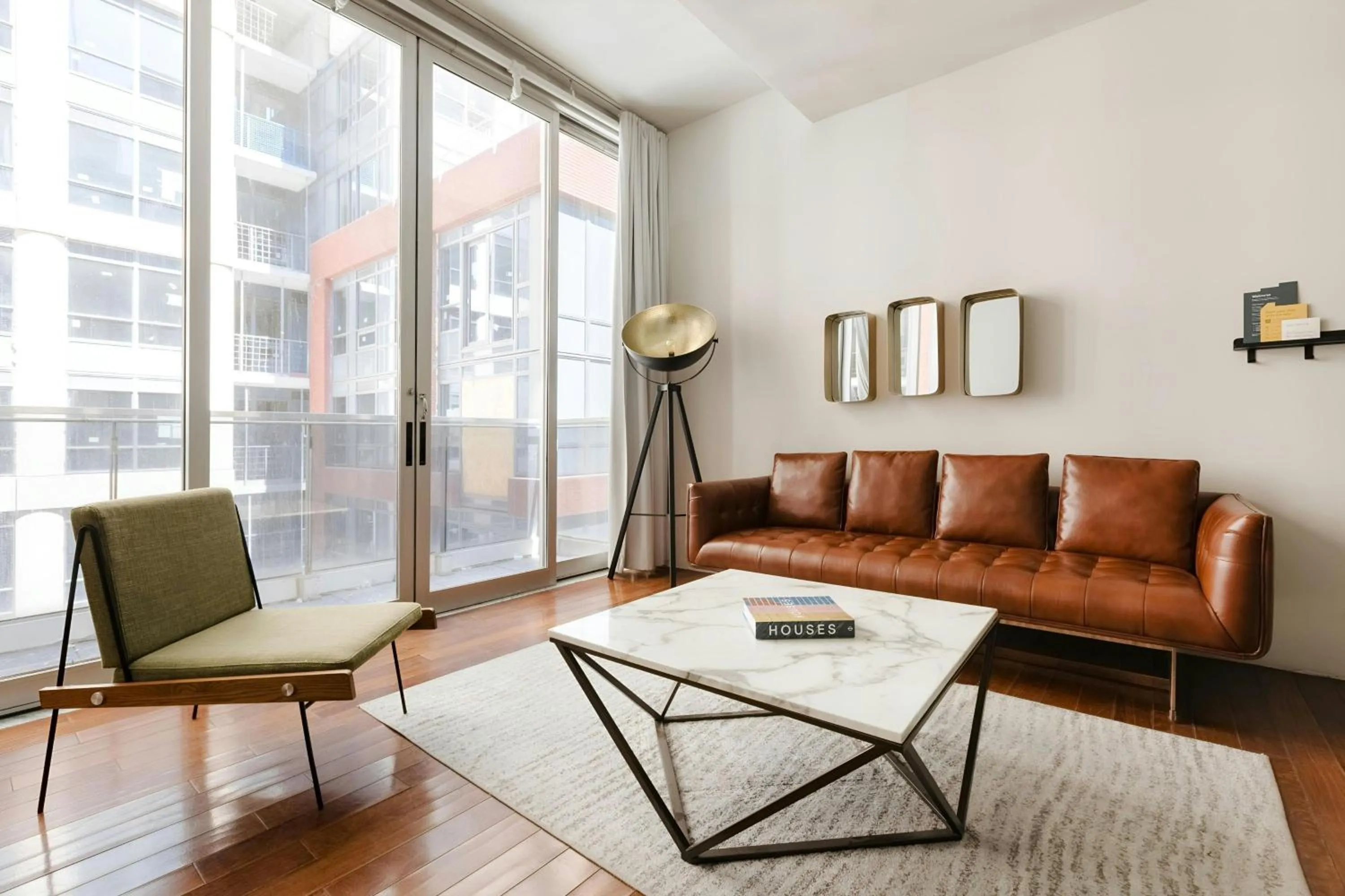 Living room in The Slate Hotel Downtown, Sonder by Marriott Bonvoy