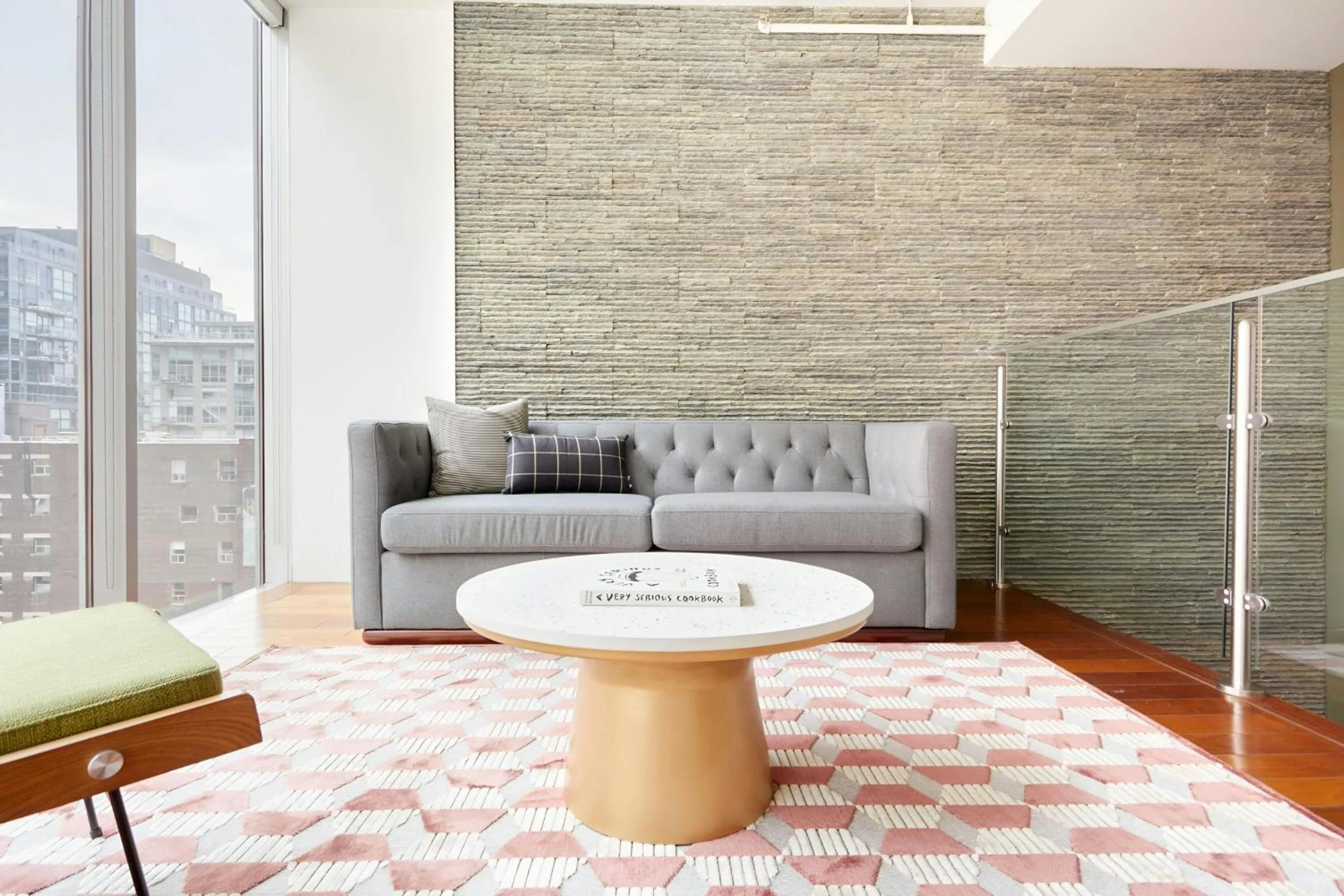 Living room in The Slate Hotel Downtown, Sonder by Marriott Bonvoy