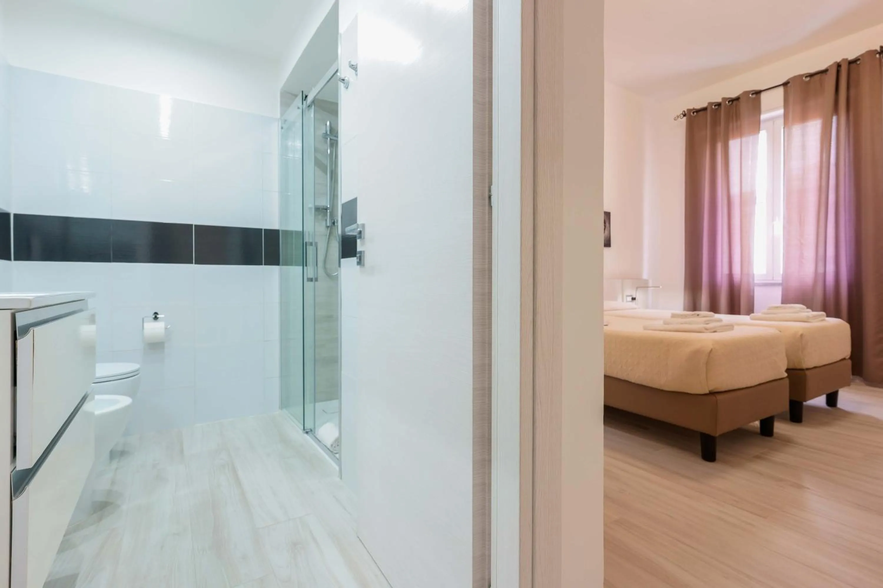 Shower, Bed in Nùe Rooms