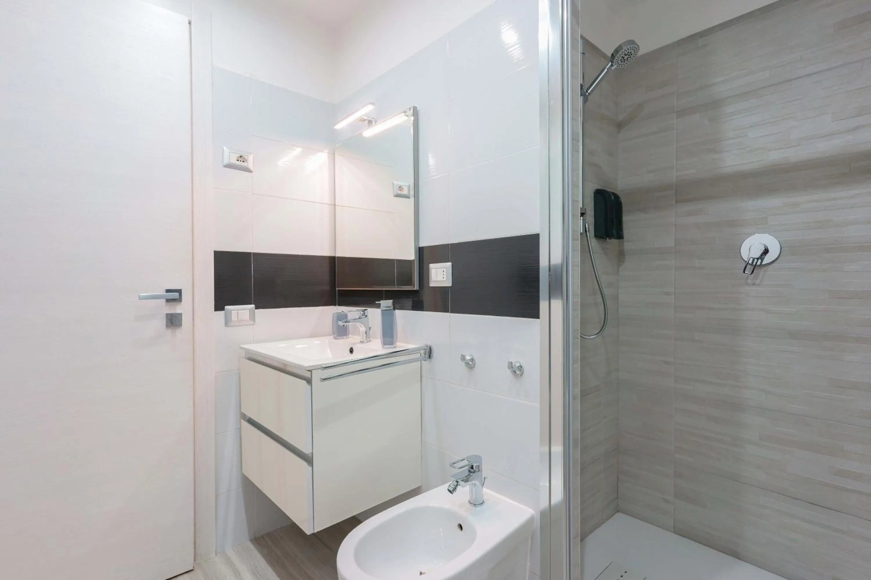 Shower in Nùe Rooms