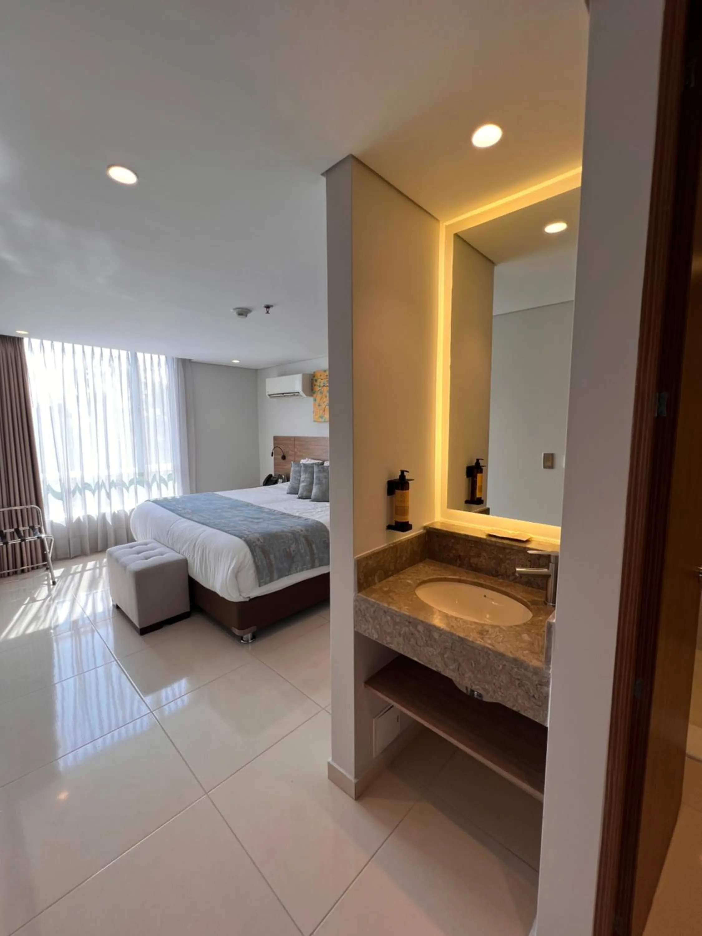 Bathroom, Bed in Ambar Hotel Boutique Cali