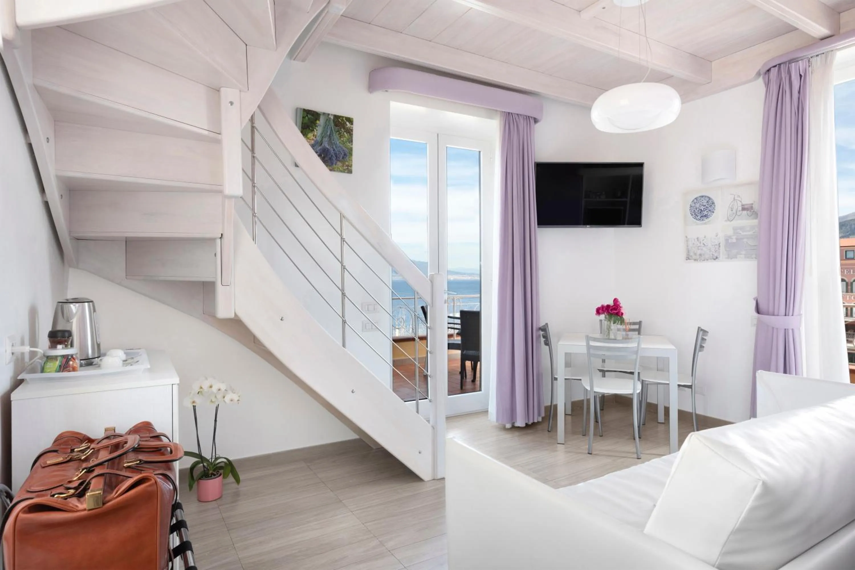 Seating area, Bed in Al Centro Suites