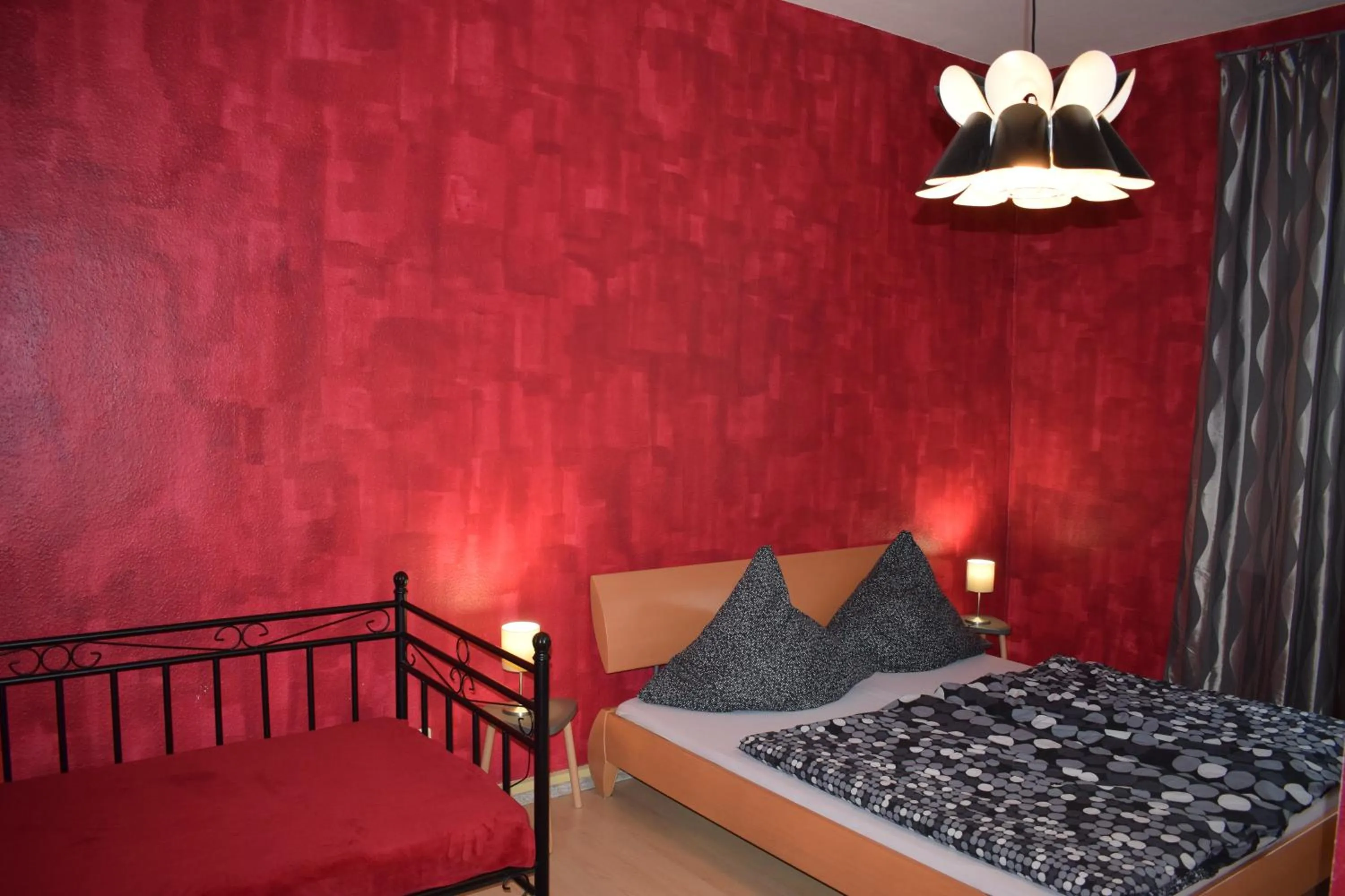Bedroom, Bed in Messewohnung Augusta